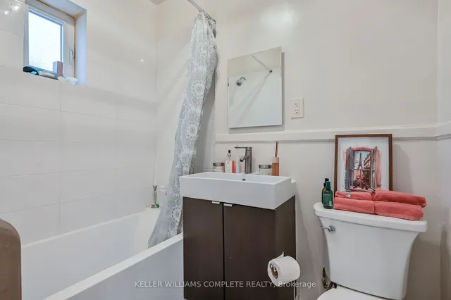 Additional property image - 285 King St Unit 8