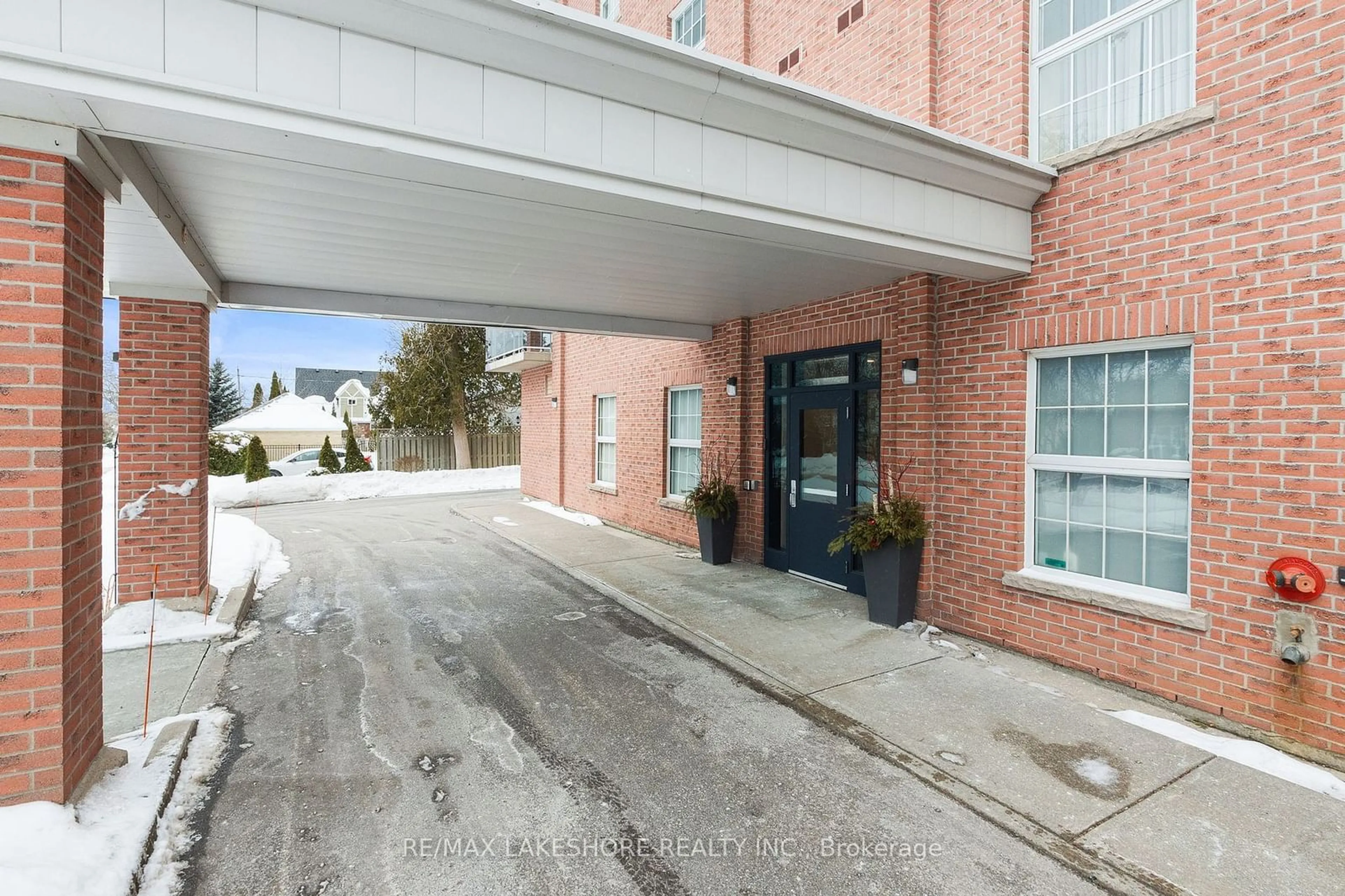 Indoor foyer for 130 Queen St #5A, Cobourg Ontario K9A 1N2