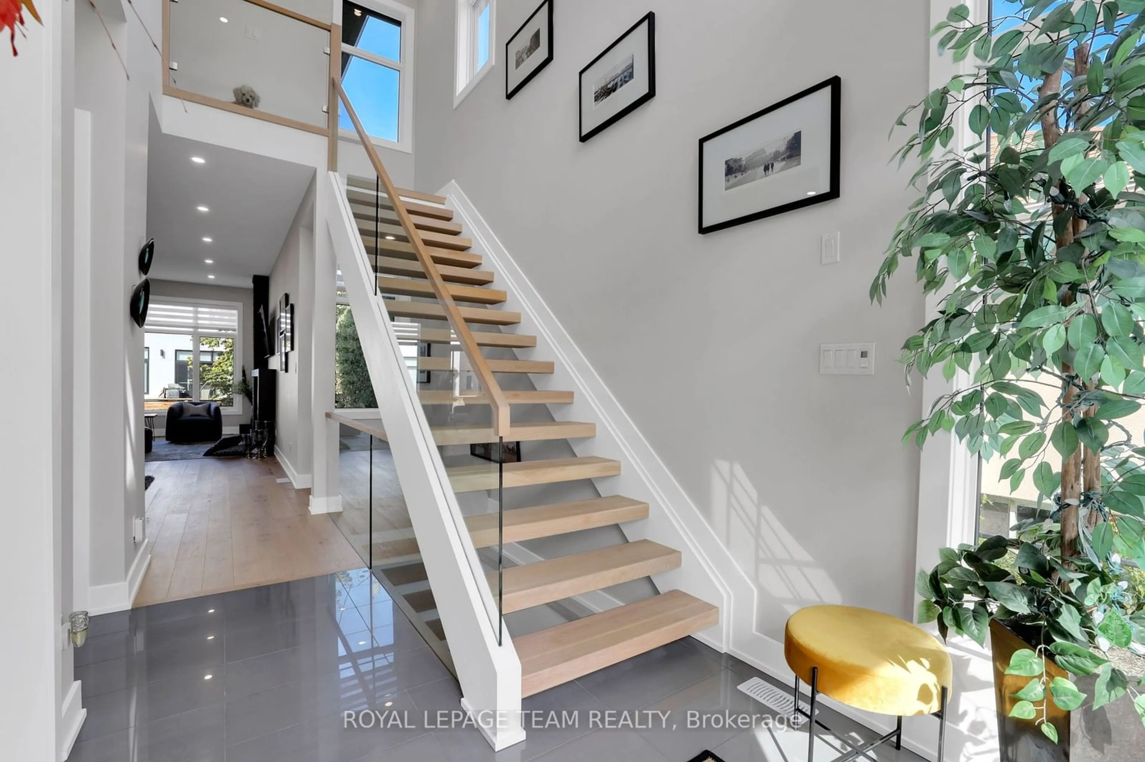 Stairs for 93 Chippewa Ave, Ottawa Ontario K2G 1Y3