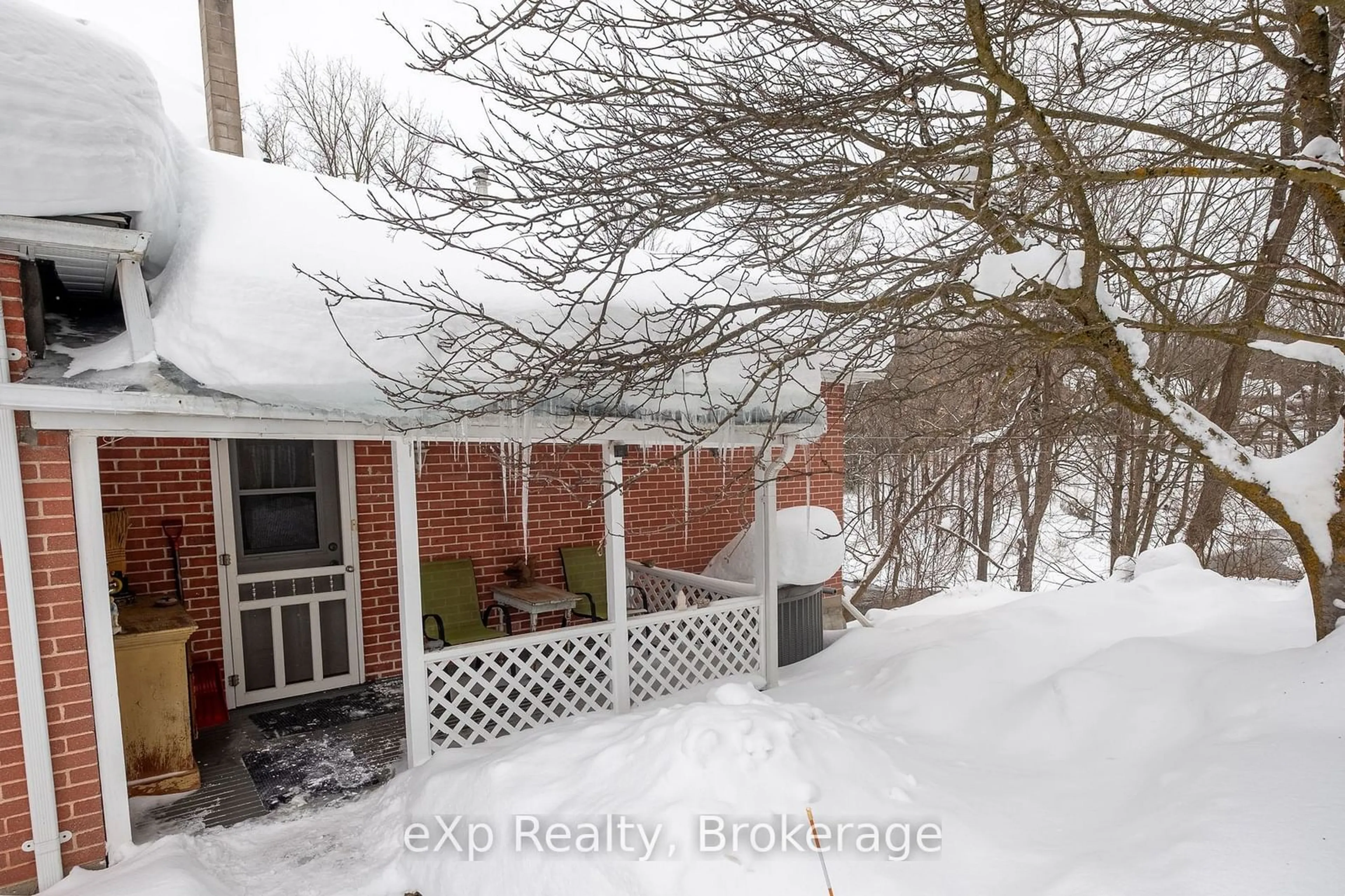 A pic from outside/outdoor area/front of a property/back of a property/a pic from drone, street for 184 5th Street A, Owen Sound Ontario N4K 1E6