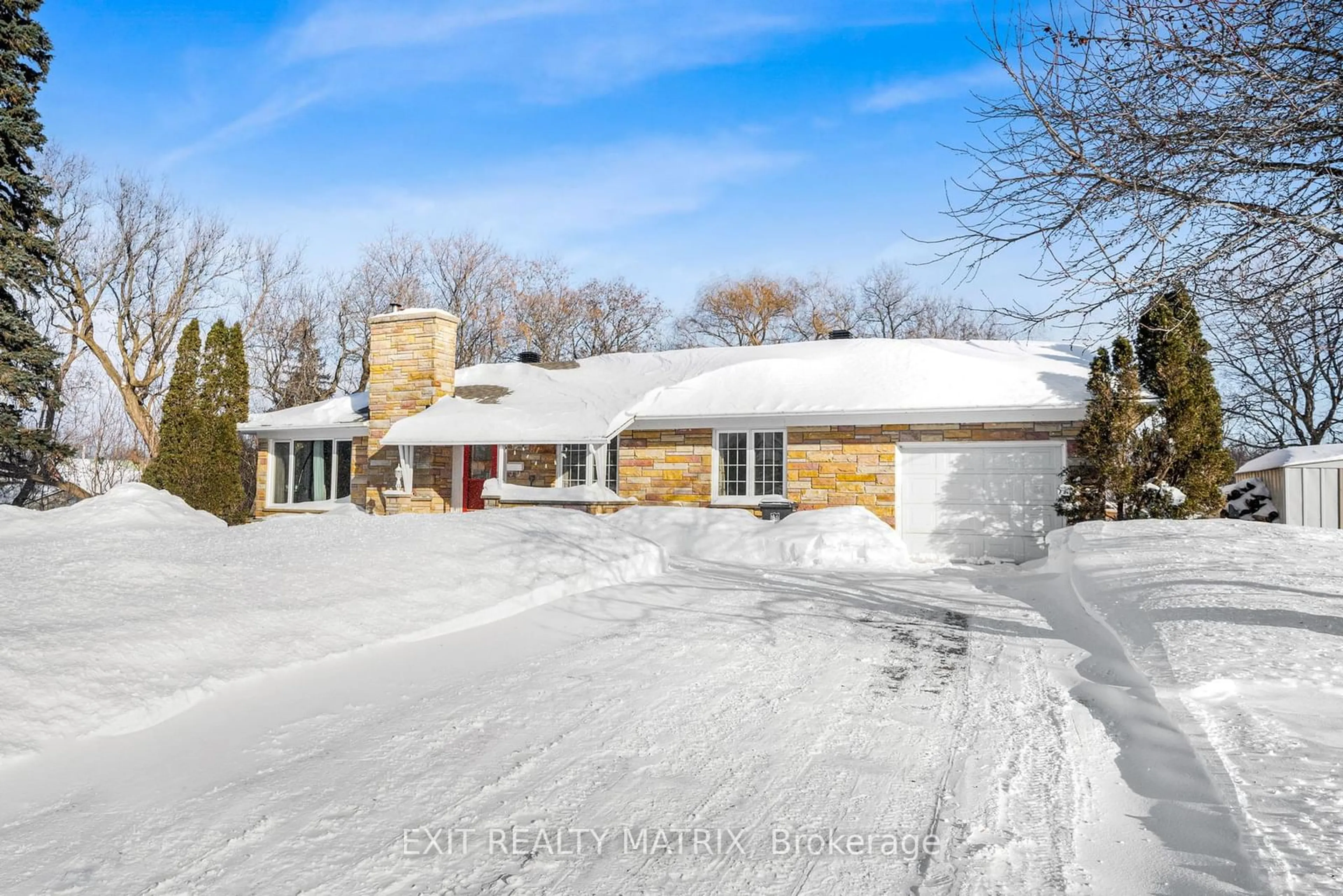 A pic from outside/outdoor area/front of a property/back of a property/a pic from drone, street for 5045 Fatima St, East Hawkesbury Ontario K0B 1P0