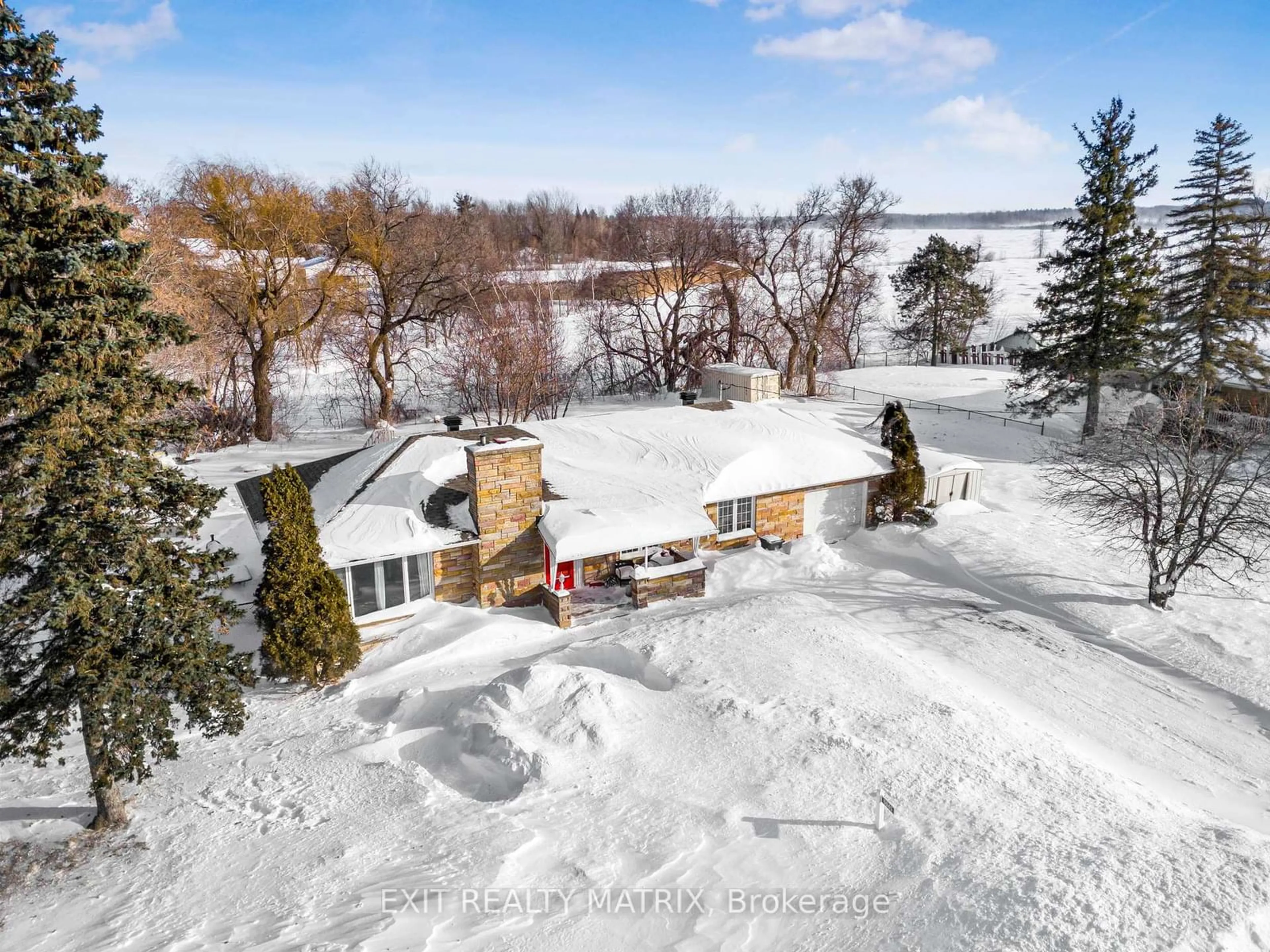 A pic from outside/outdoor area/front of a property/back of a property/a pic from drone, water/lake/river/ocean view for 5045 Fatima St, East Hawkesbury Ontario K0B 1P0