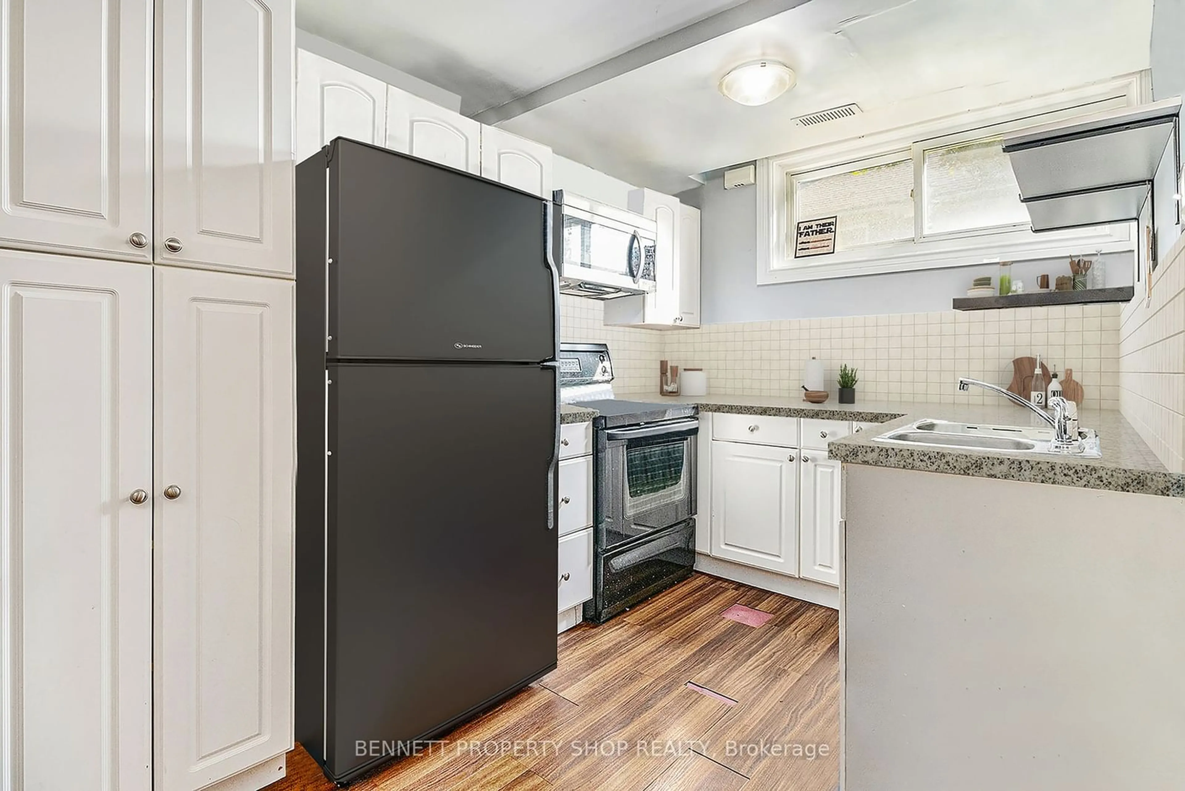 Standard kitchen, unknown for 713 MORGAN St, Vanier and Kingsview Park Ontario K1K 3M3