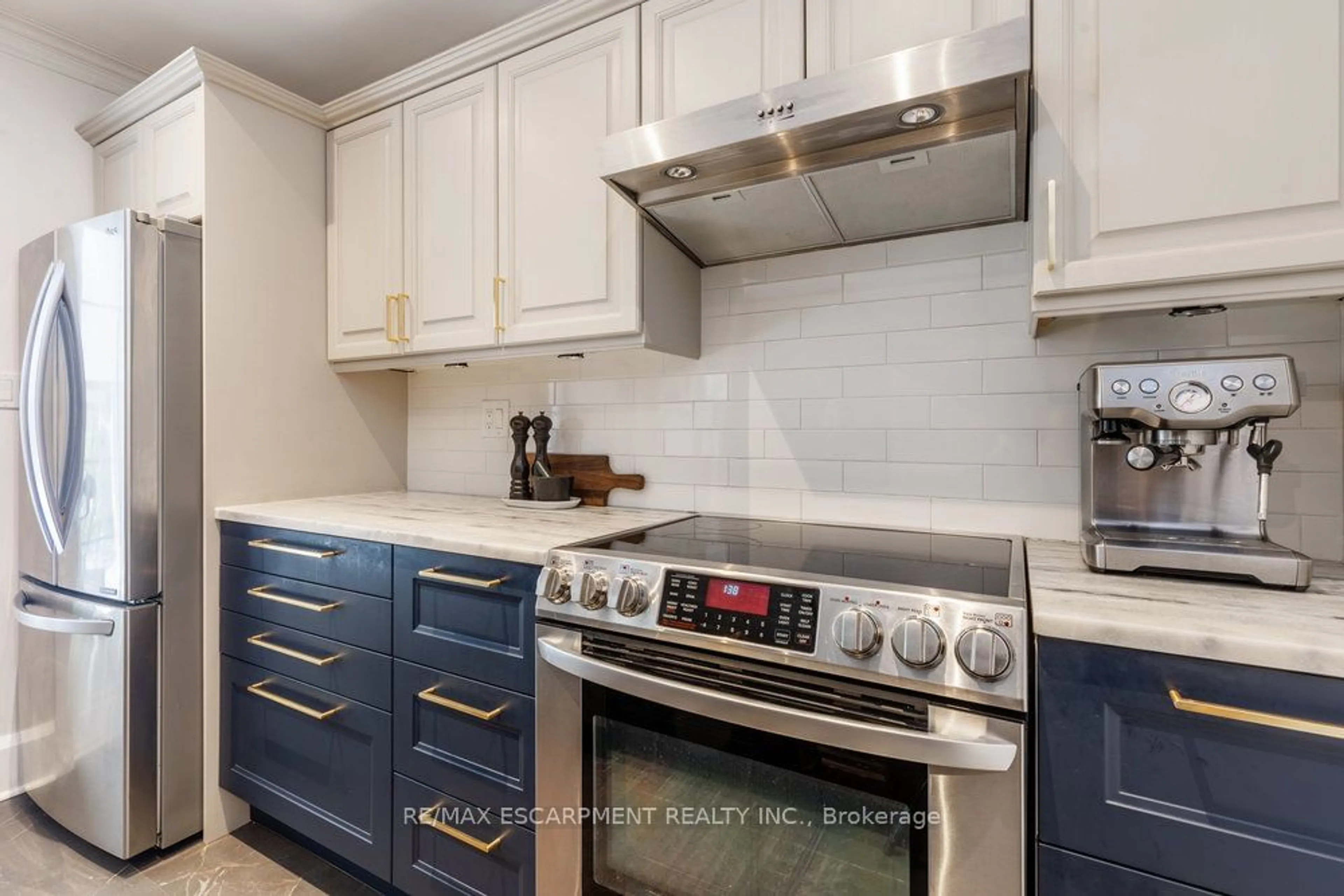 Standard kitchen, unknown for 234 Province St, Hamilton Ontario L8K 2L7