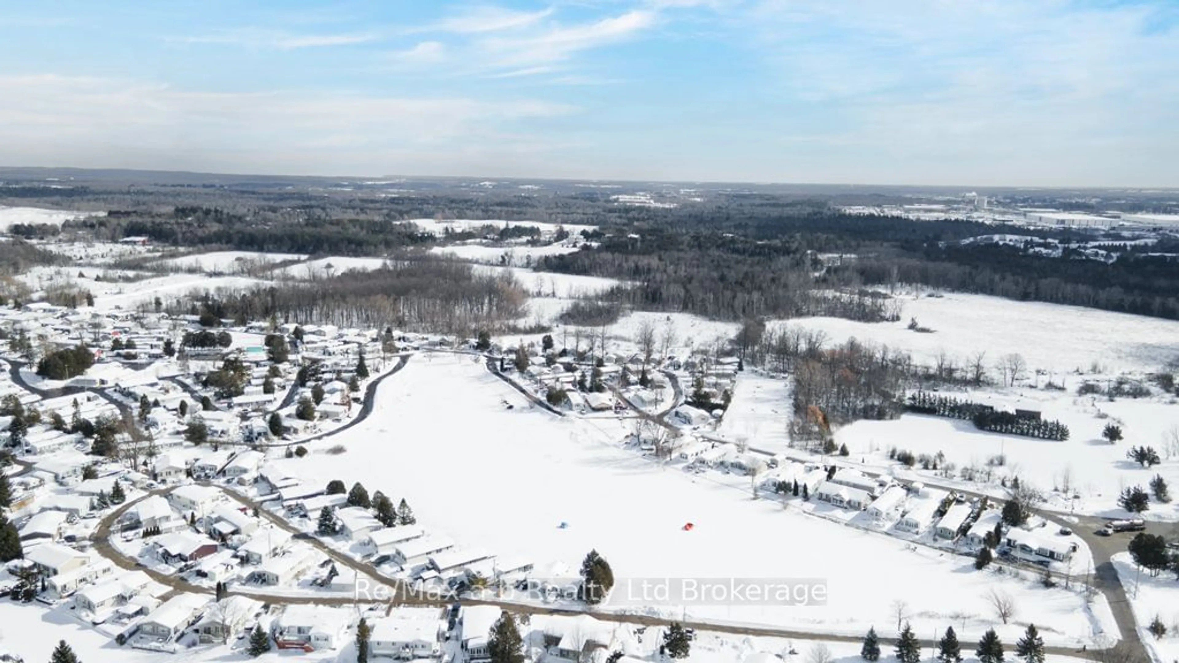 A pic from outside/outdoor area/front of a property/back of a property/a pic from drone, mountain view for 14 Jasper Hts, Puslinch Ontario N0B 2J0