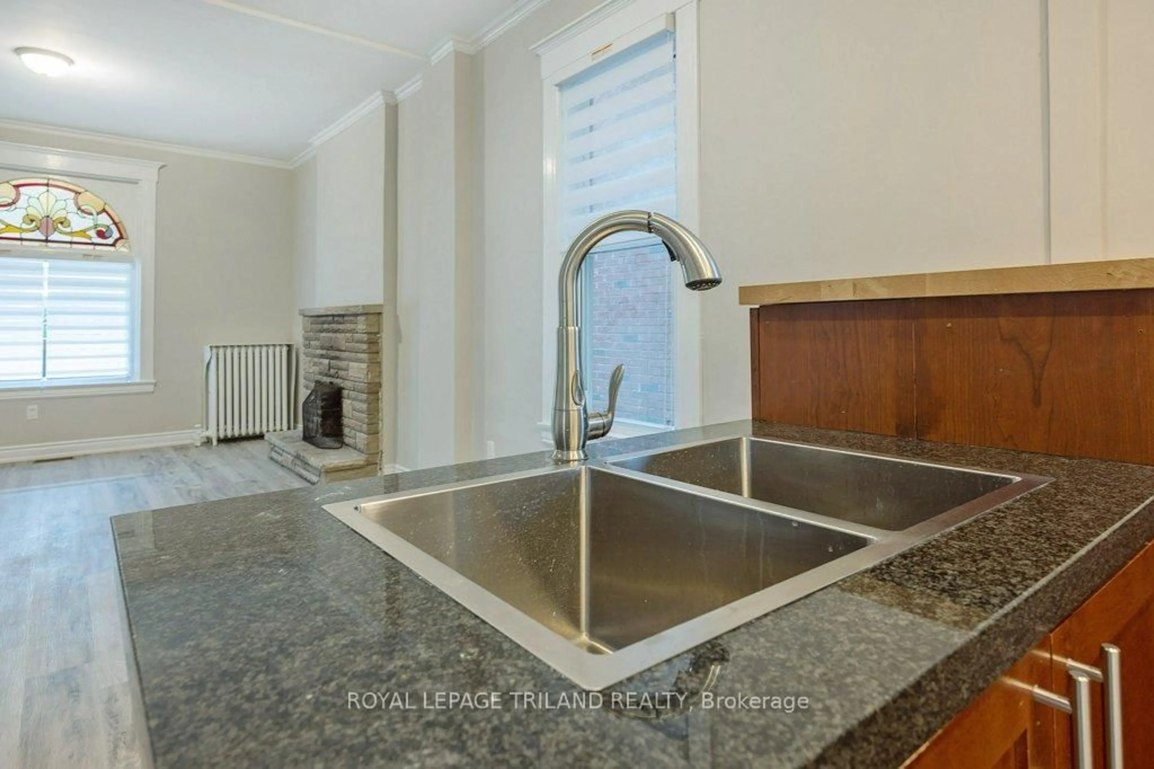 Standard kitchen, unknown for 8 Elizabeth St, St. Thomas Ontario N5R 2W9