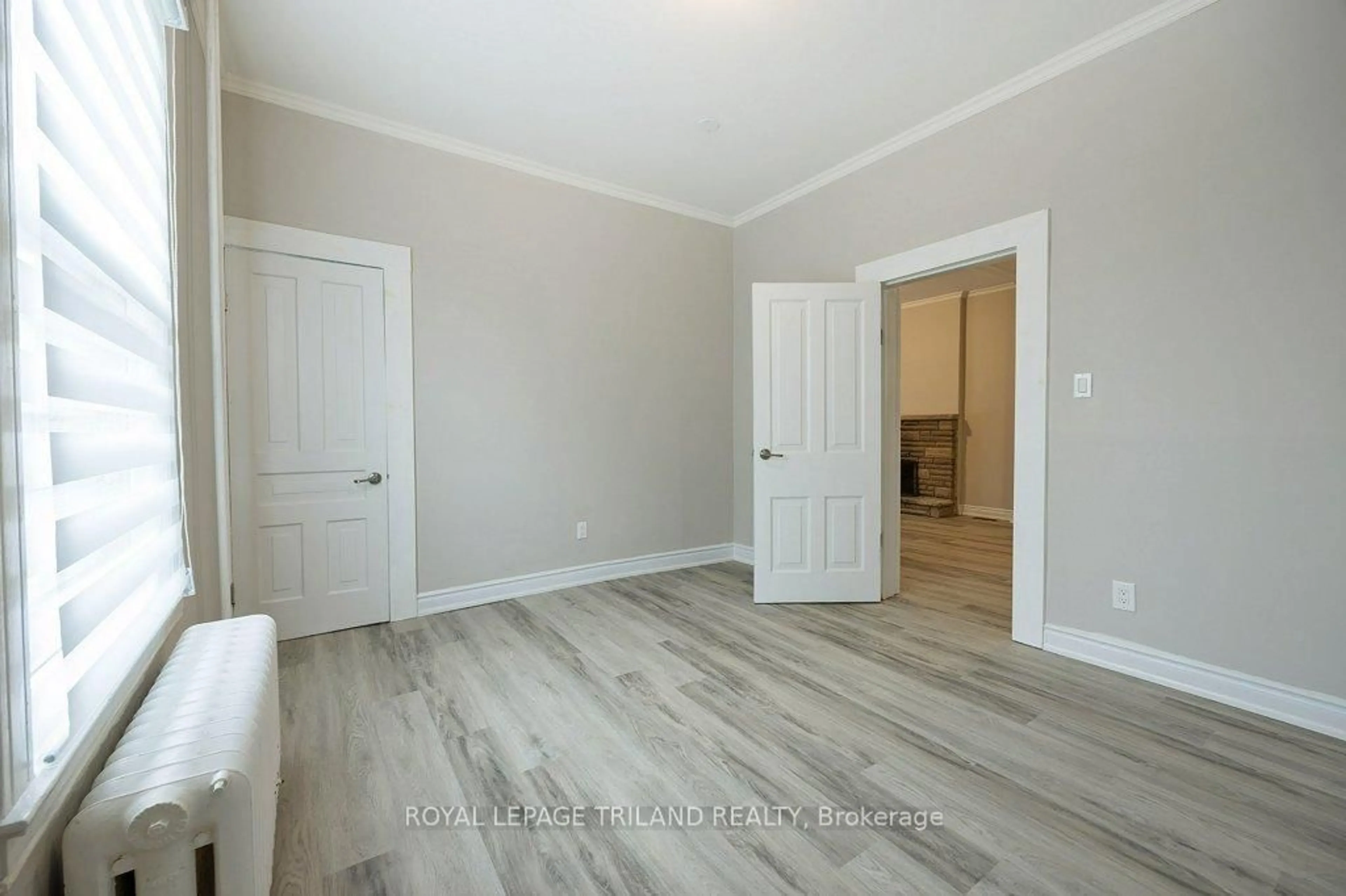 A pic of a room for 8 Elizabeth St, St. Thomas Ontario N5R 2W9