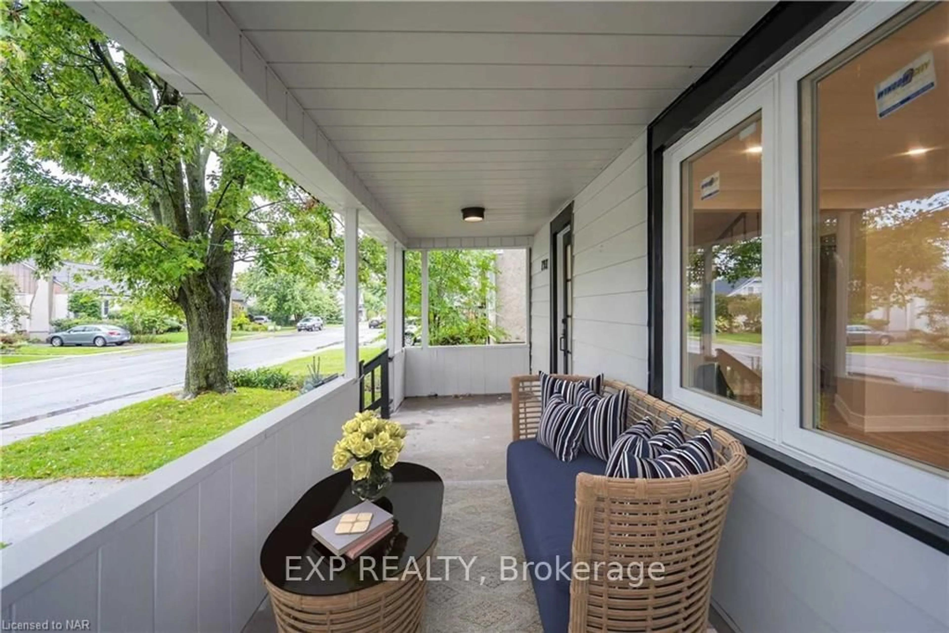 Indoor entryway for 793 Steele St, Port Colborne Ontario L3K 4Z5