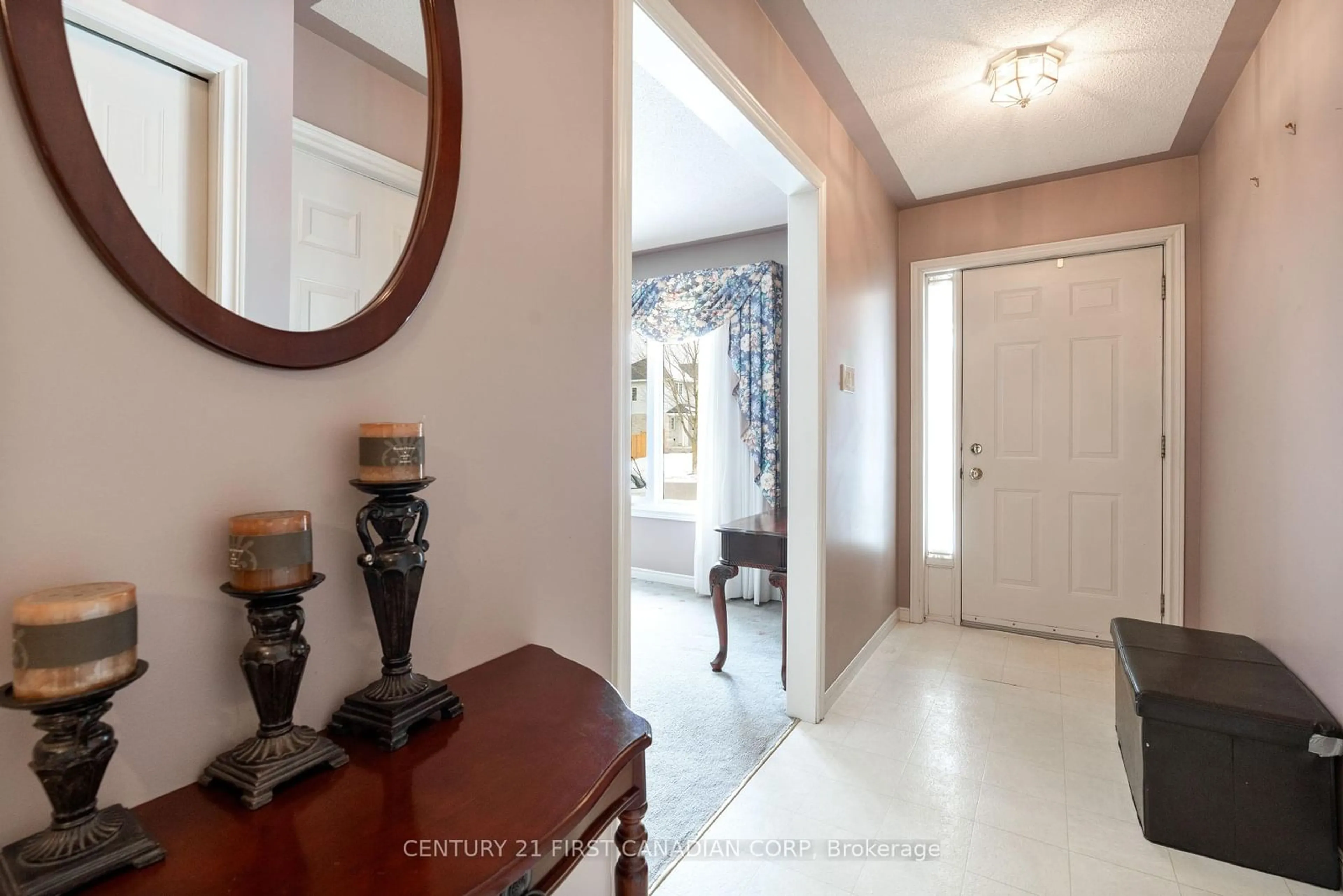 Indoor entryway for 73 Bournemouth Dr, London Ontario N5V 4T2