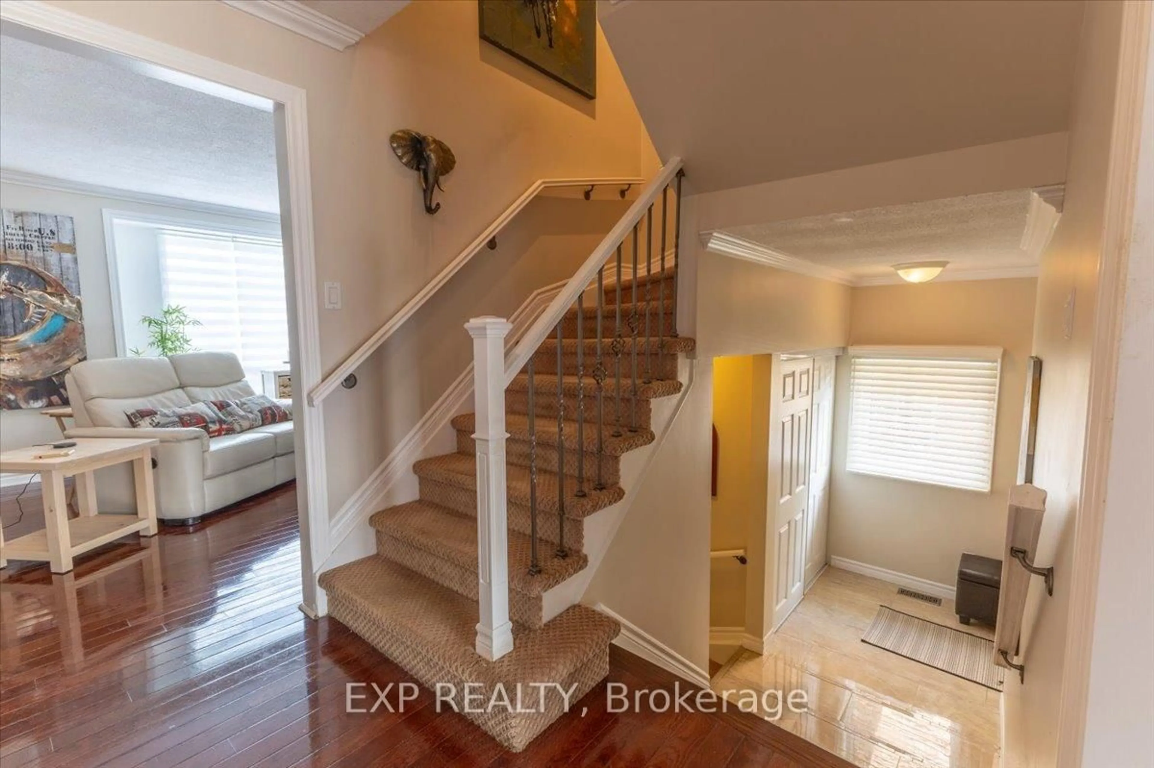 Indoor entryway for 3065 UPLANDS Dr, Ottawa Ontario K1V 9X7