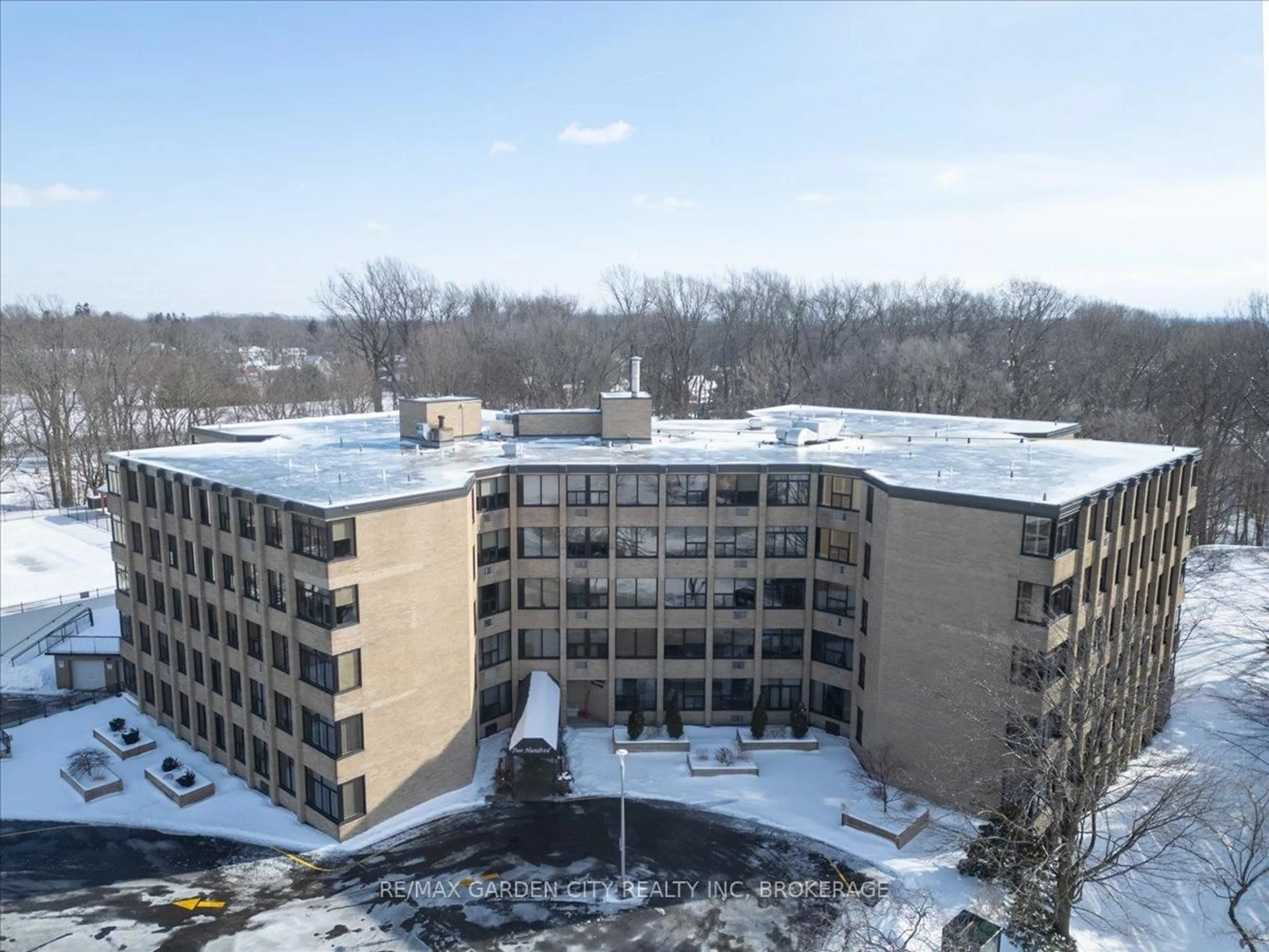 A pic from outside/outdoor area/front of a property/back of a property/a pic from drone, building for 200 Highway 20 High #402B, Pelham Ontario L0S 1E5