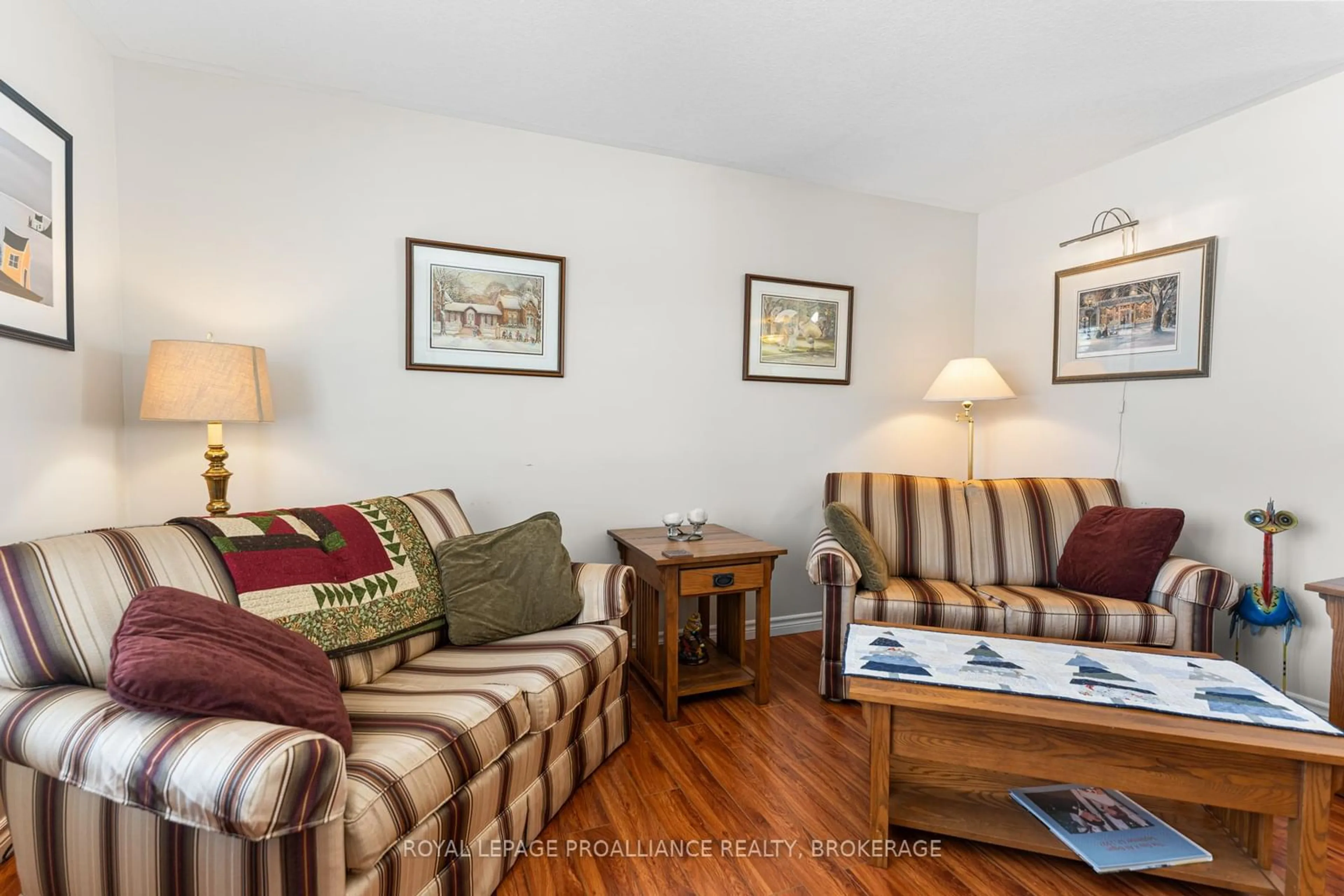 Living room with furniture, wood/laminate floor for 3242 Stage Coach Rd, South Frontenac Ontario K0H 1V0