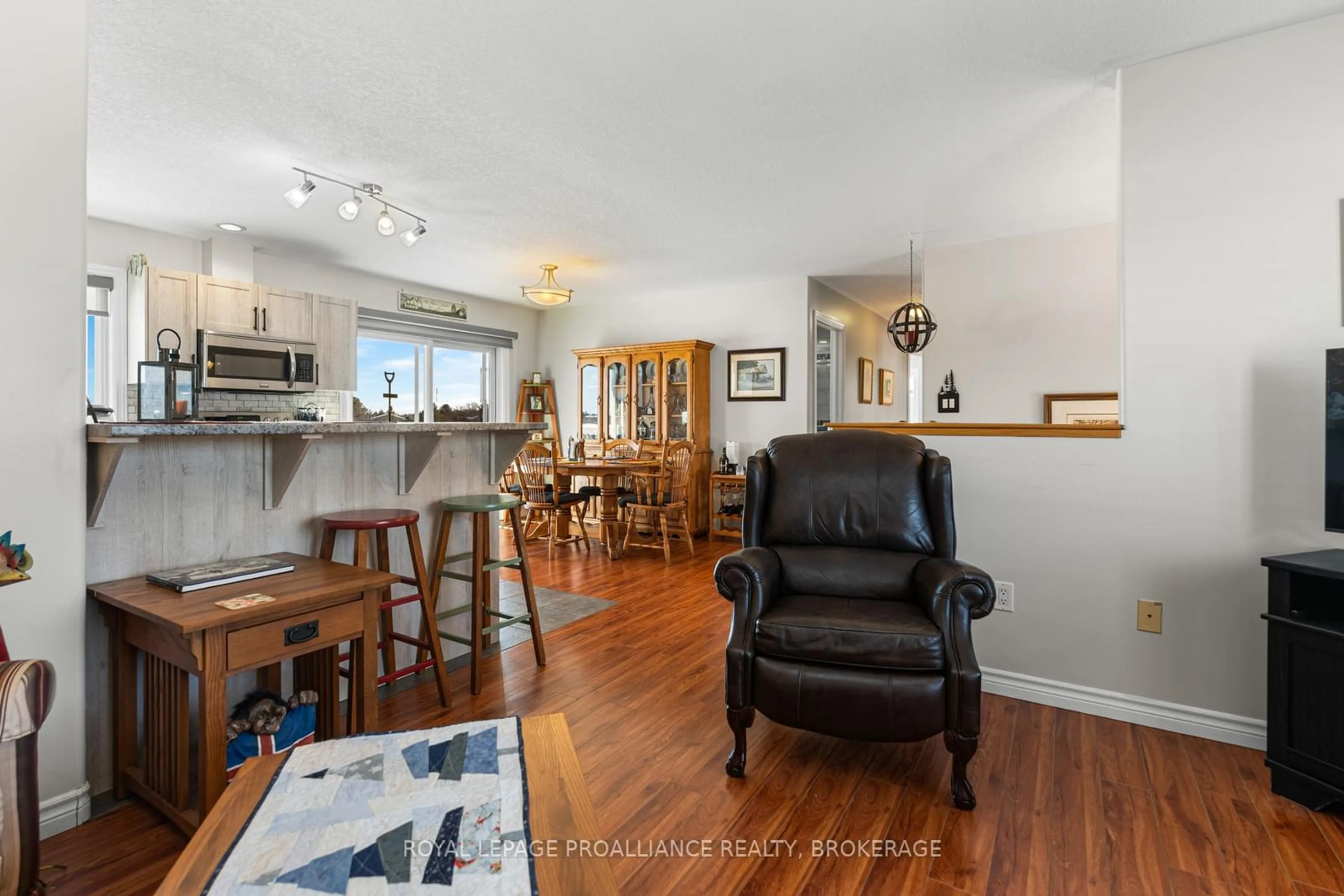 Open concept kitchen, unknown for 3242 Stage Coach Rd, South Frontenac Ontario K0H 1V0