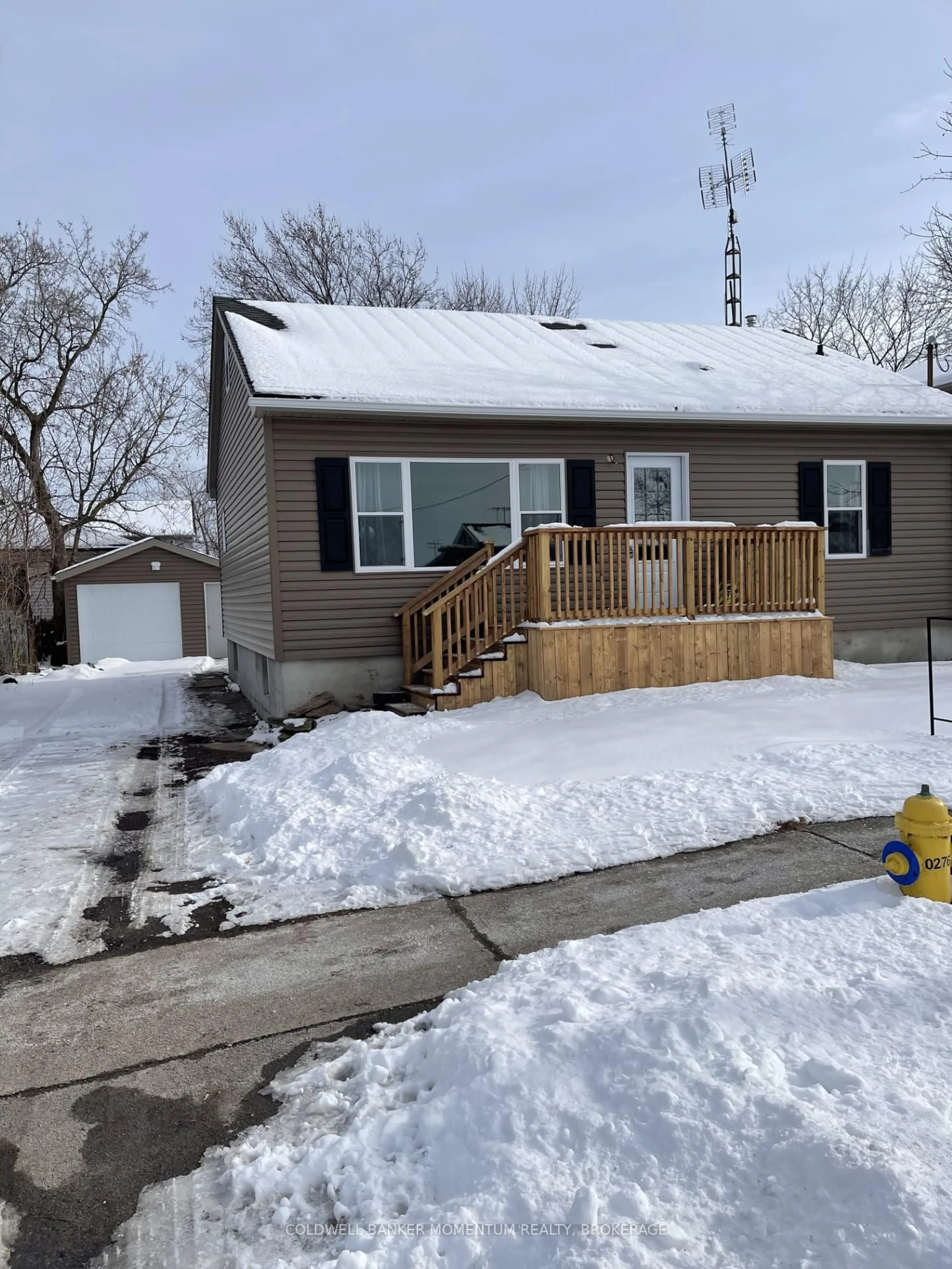 Home with vinyl exterior material, street for 67 Powerview Ave, St. Catharines Ontario L2S 1W4