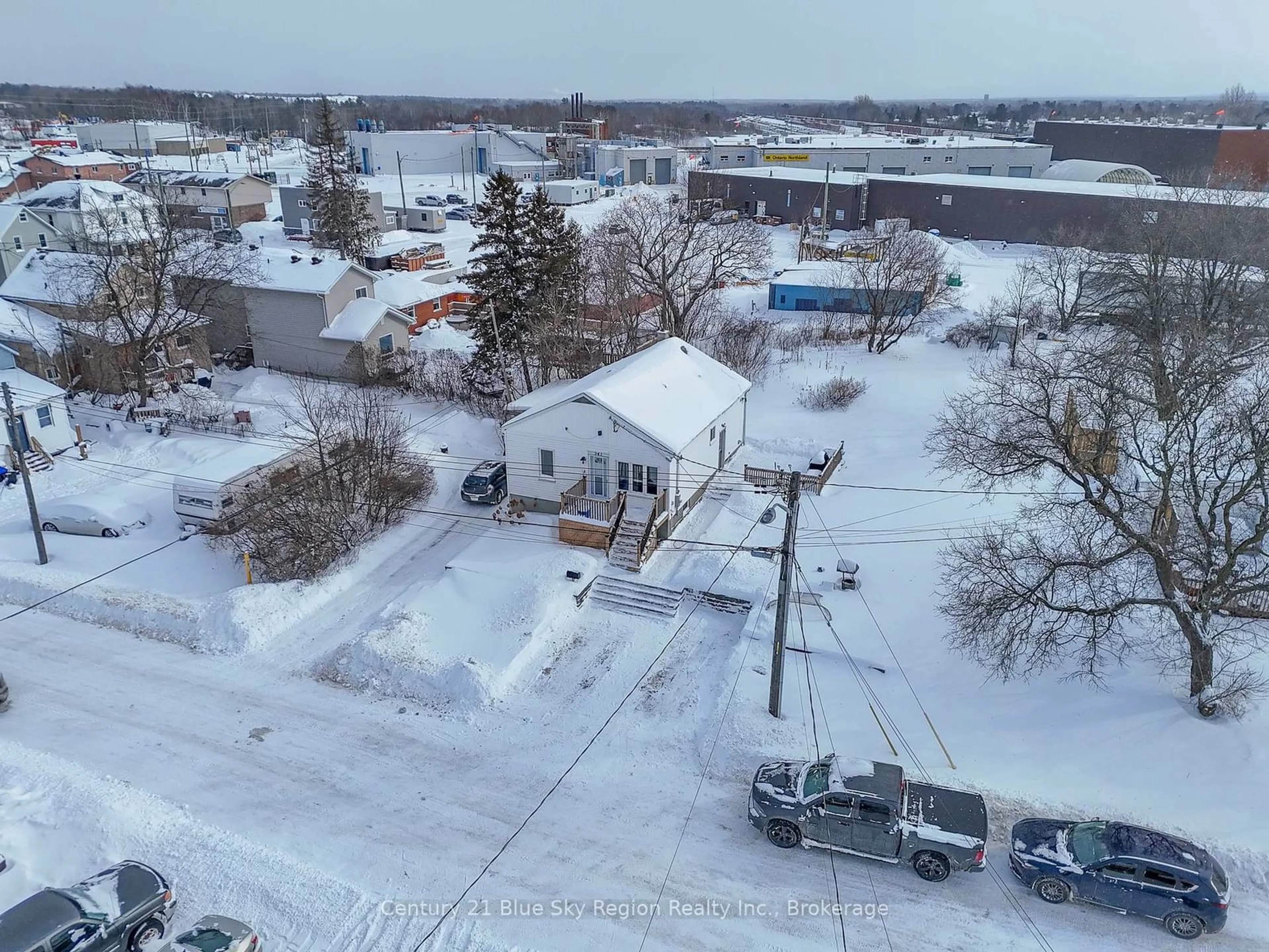 A pic from outside/outdoor area/front of a property/back of a property/a pic from drone, street for 341 Gore St, North Bay Ontario P1B 2S2