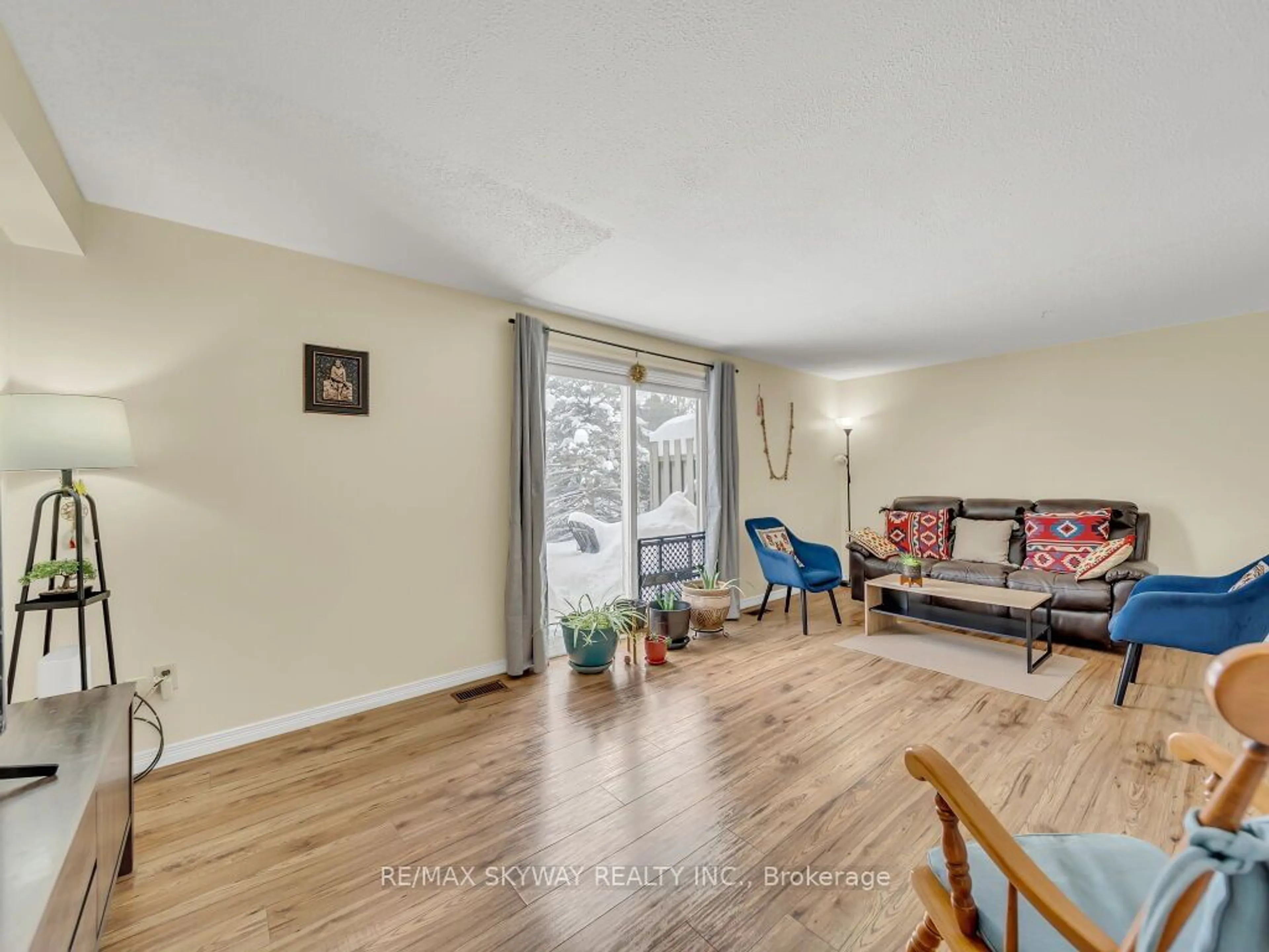 Living room with furniture, wood/laminate floor for 120 Country Club Dr #23, Guelph Ontario N1E 3K7