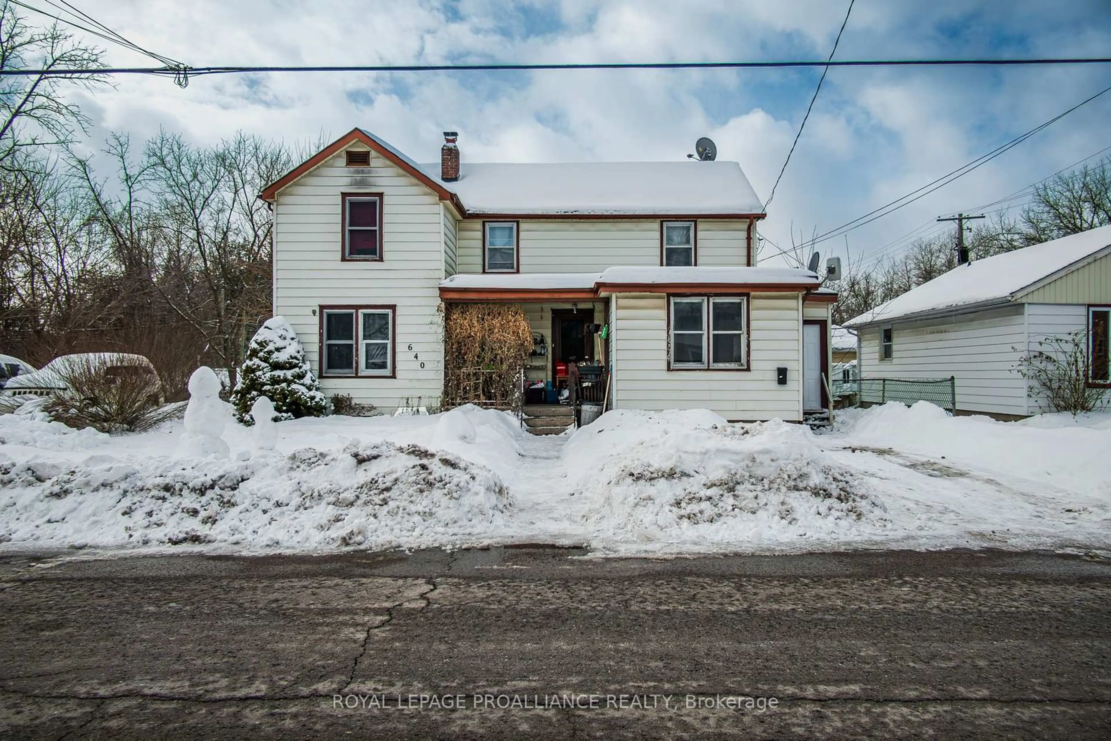 A pic from outside/outdoor area/front of a property/back of a property/a pic from drone, street for 640 Front St, Quinte West Ontario K8V 4R7