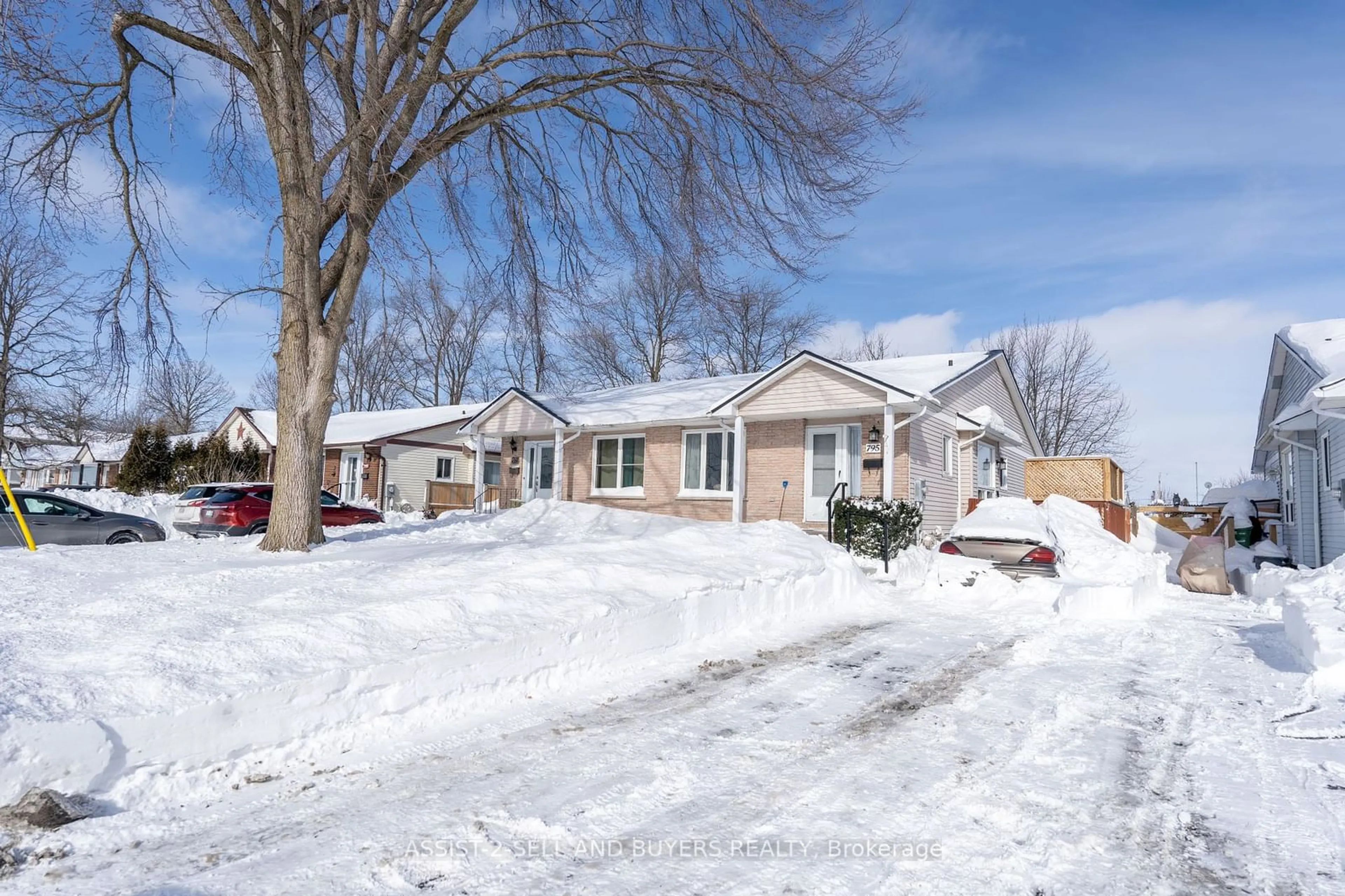 A pic from outside/outdoor area/front of a property/back of a property/a pic from drone, street for 795 Laflin St, Cornwall Ontario K6J 3M6