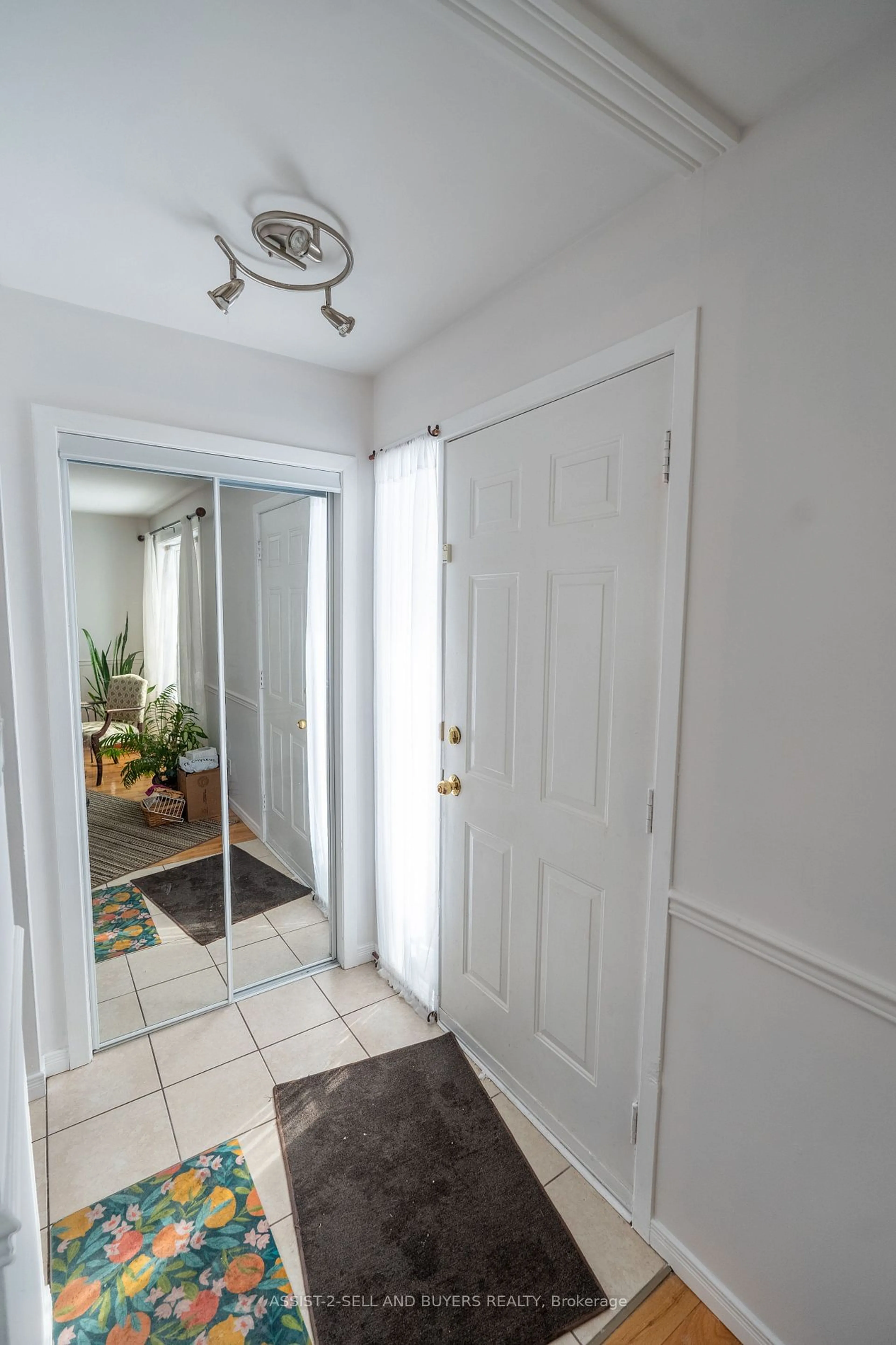 Indoor entryway for 795 Laflin St, Cornwall Ontario K6J 3M6