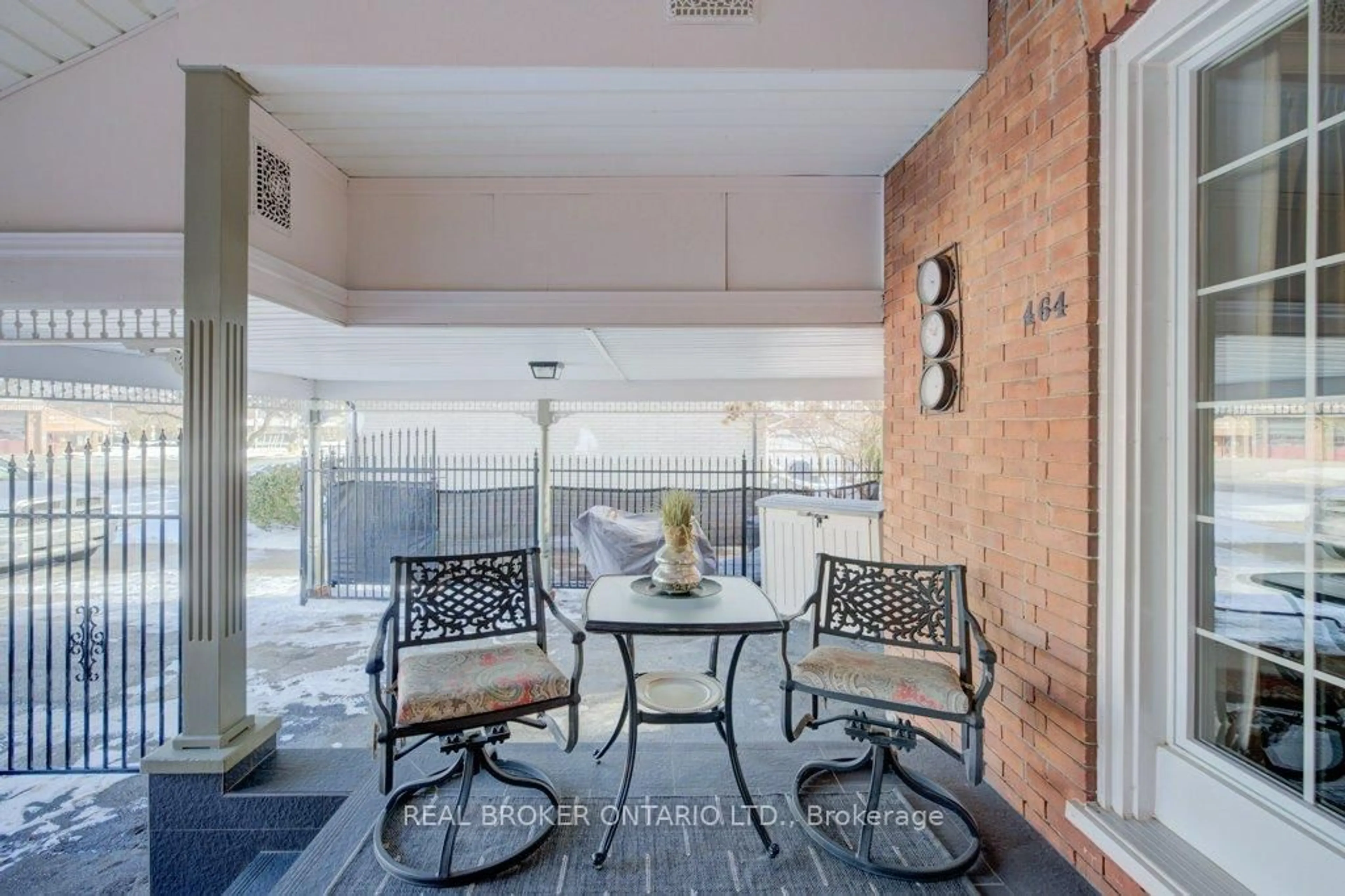 Patio, street for 464 Scott St, St. Catharines Ontario L2M 3W7