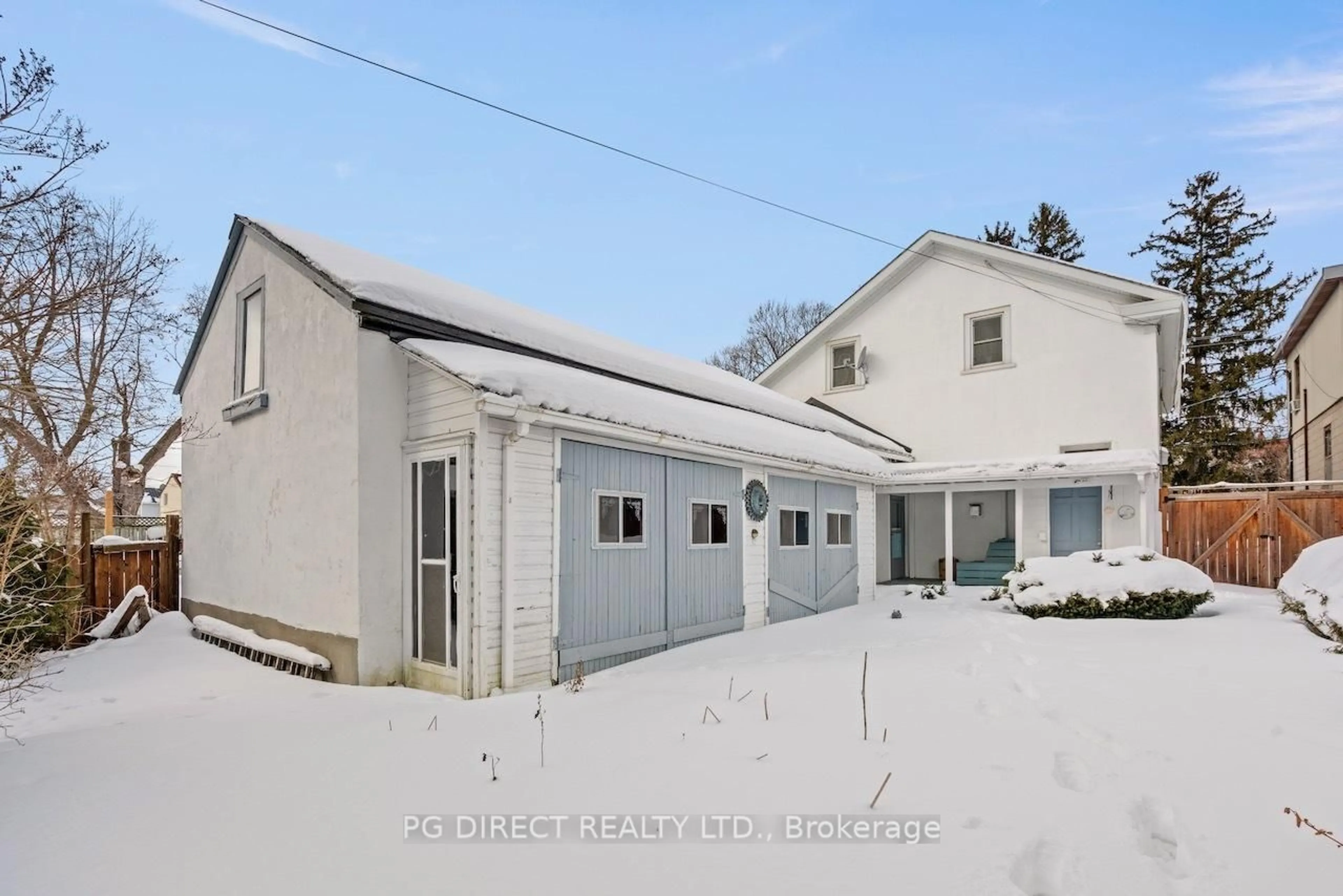 A pic from outside/outdoor area/front of a property/back of a property/a pic from drone, building for 219 Henry St, Prescott Ontario K0E 1T0