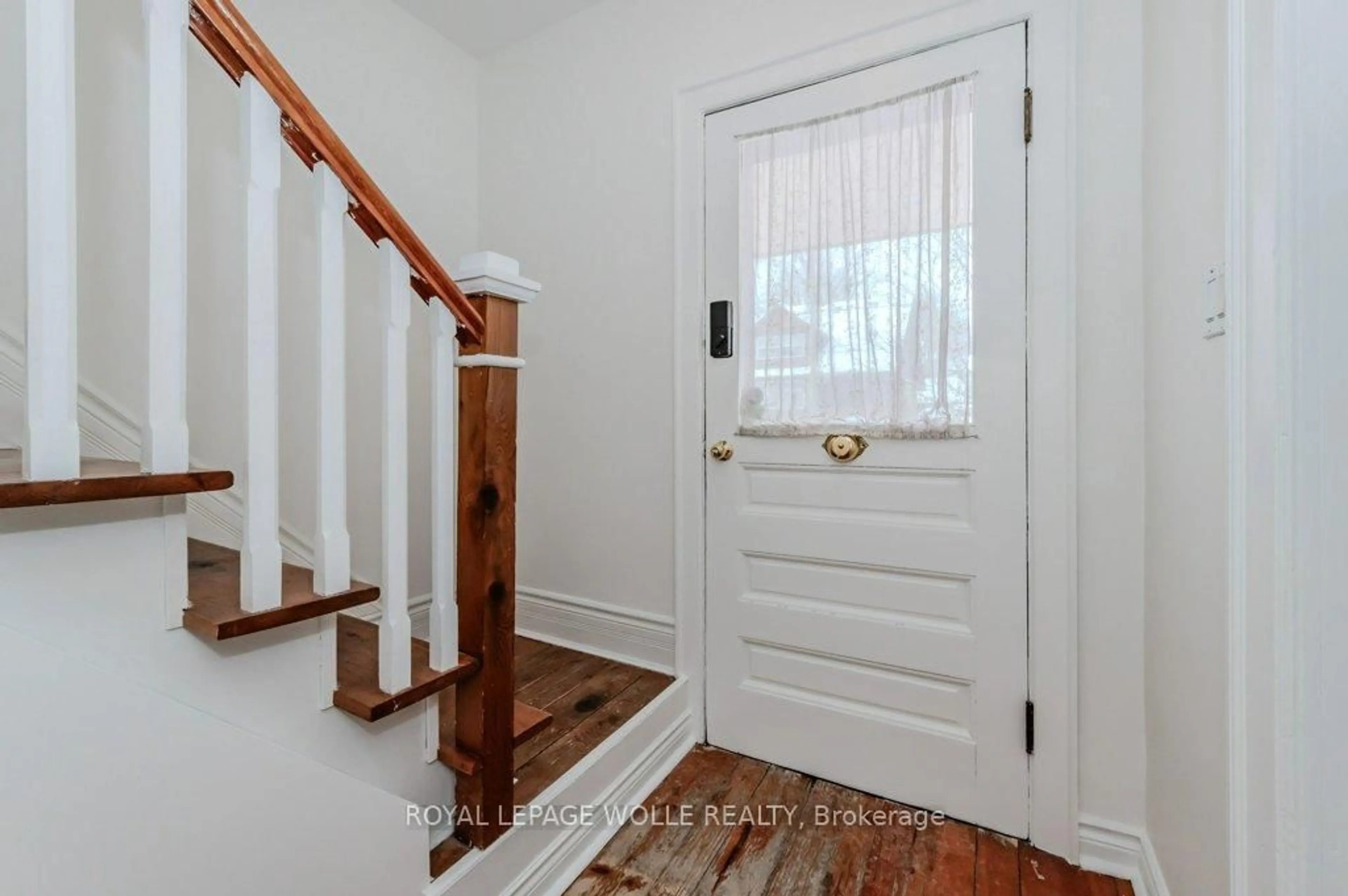 Indoor entryway for 69 Krug St, Kitchener Ontario N2H 2X6