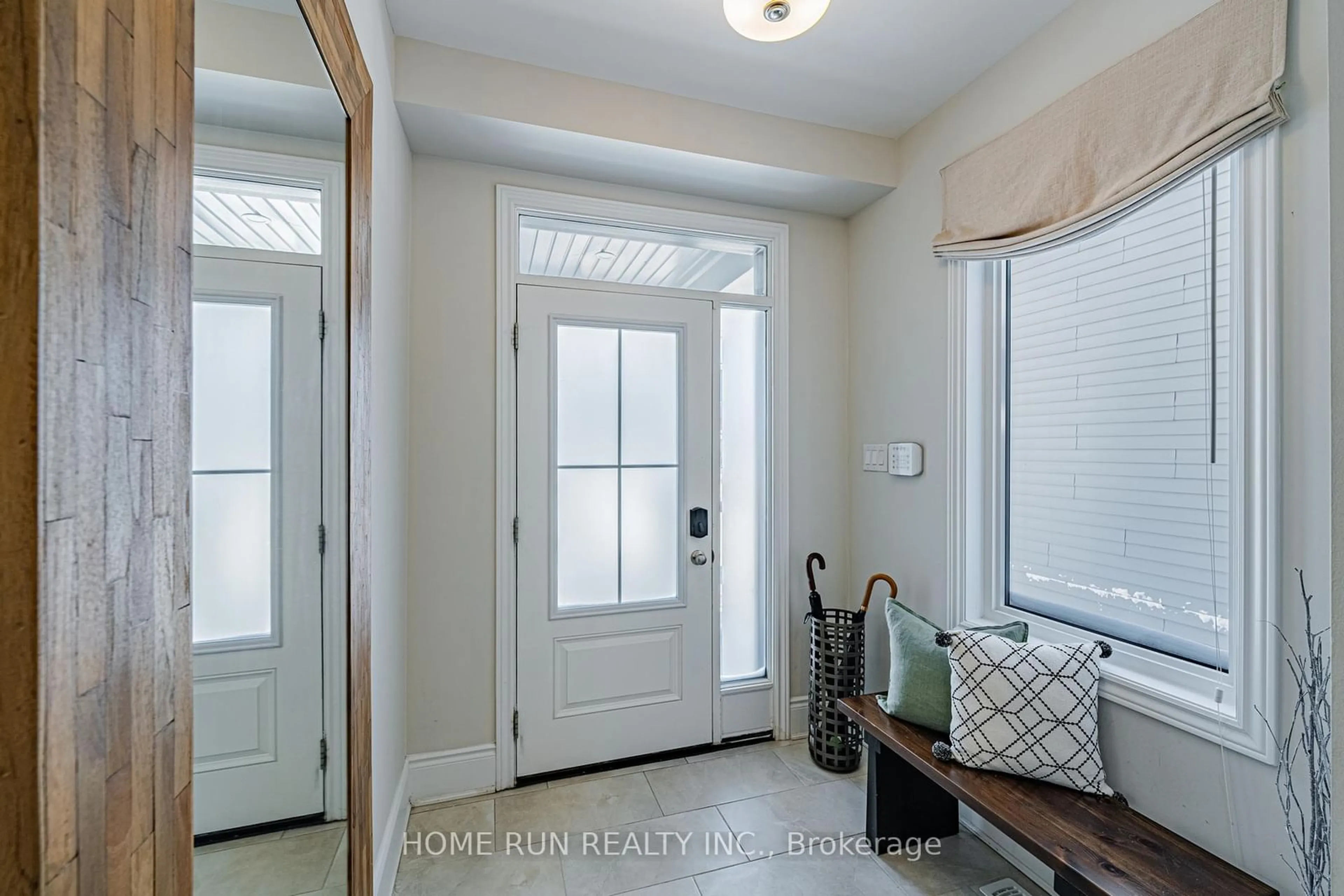 Indoor entryway for 714 Rouncey Rd, Kanata Ontario K2V 0R1