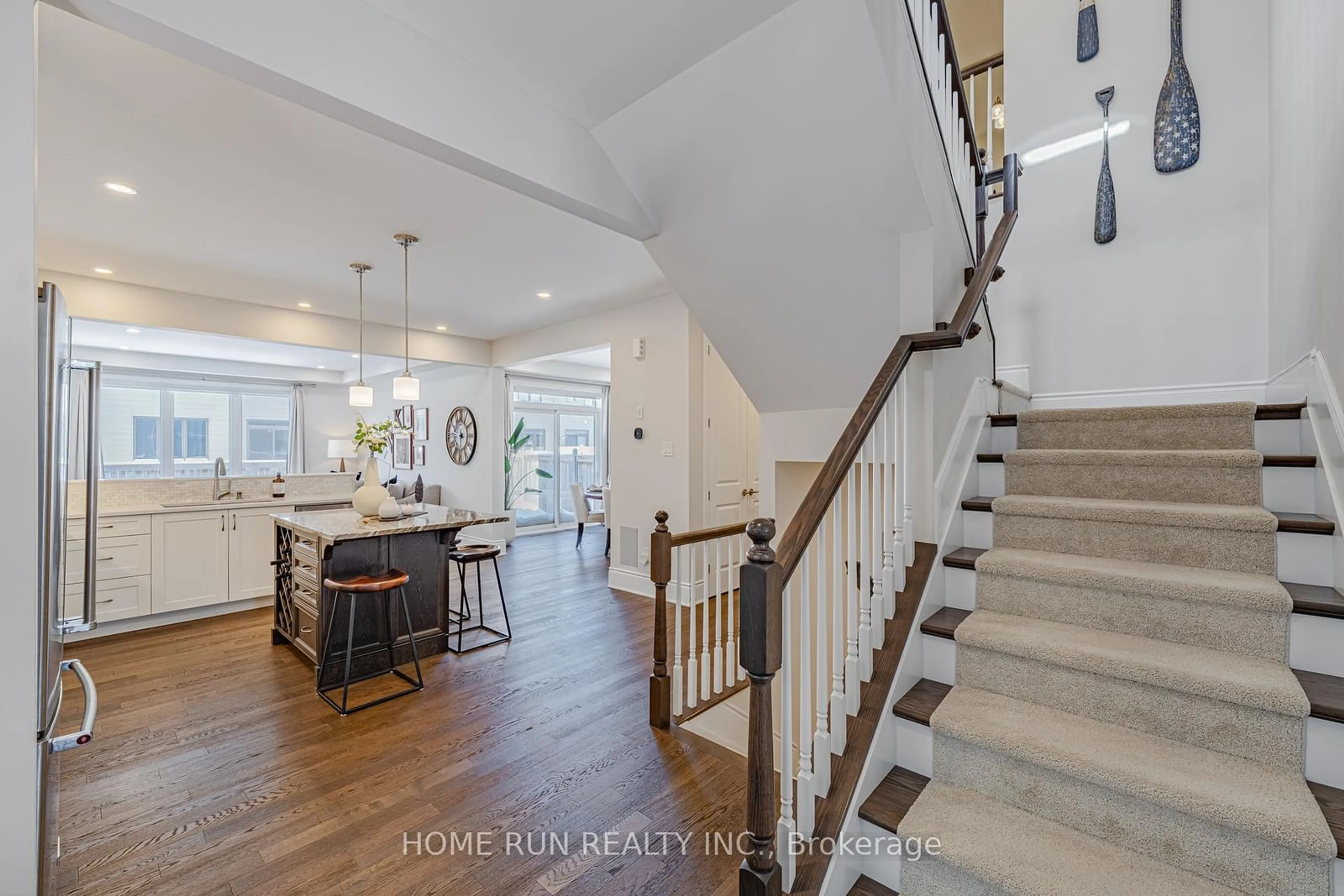 Indoor entryway for 714 Rouncey Rd, Kanata Ontario K2V 0R1