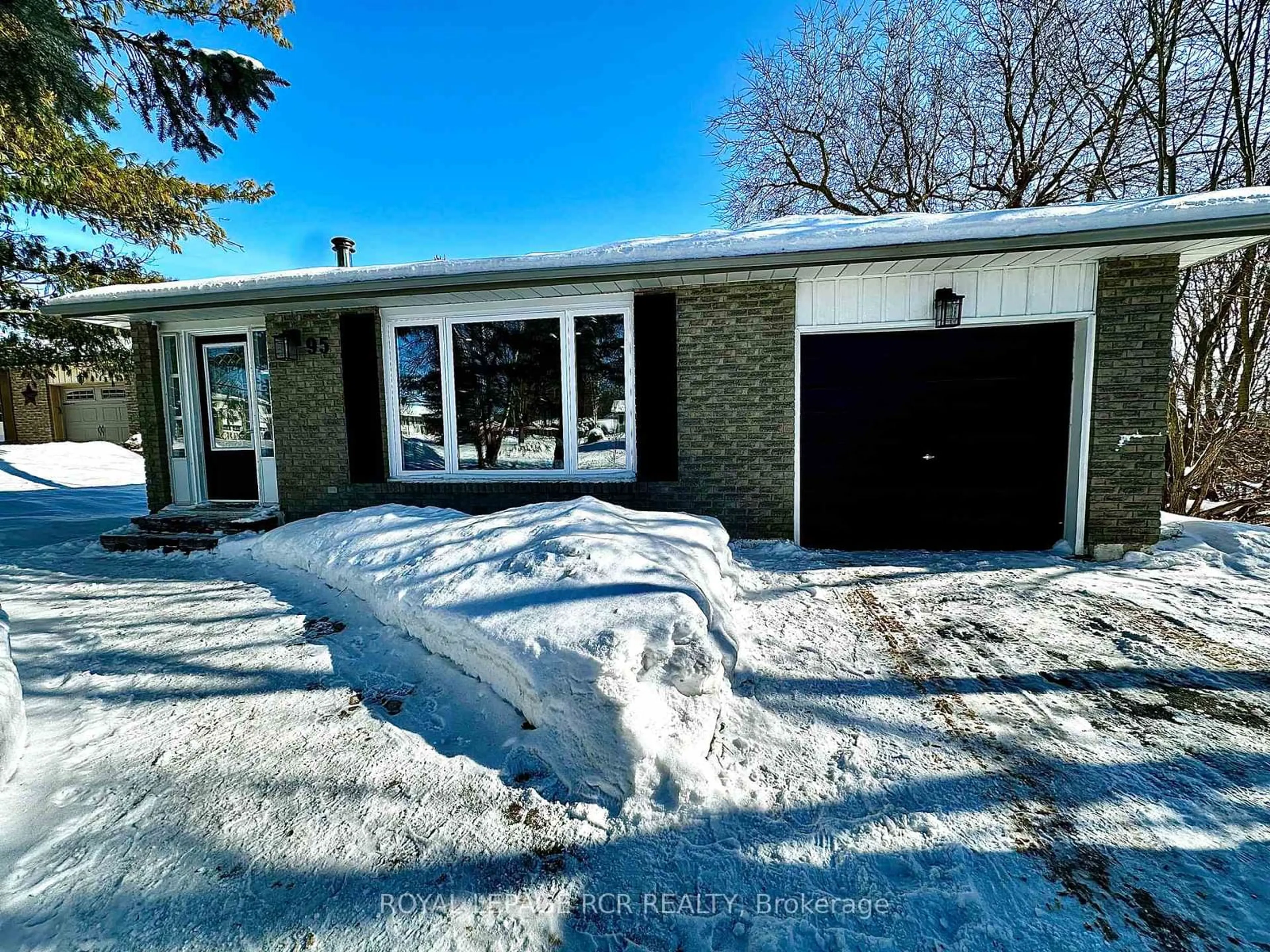 A pic from outside/outdoor area/front of a property/back of a property/a pic from drone, street for 95 Crozier St, East Luther Grand Valley Ontario L9W 5N6