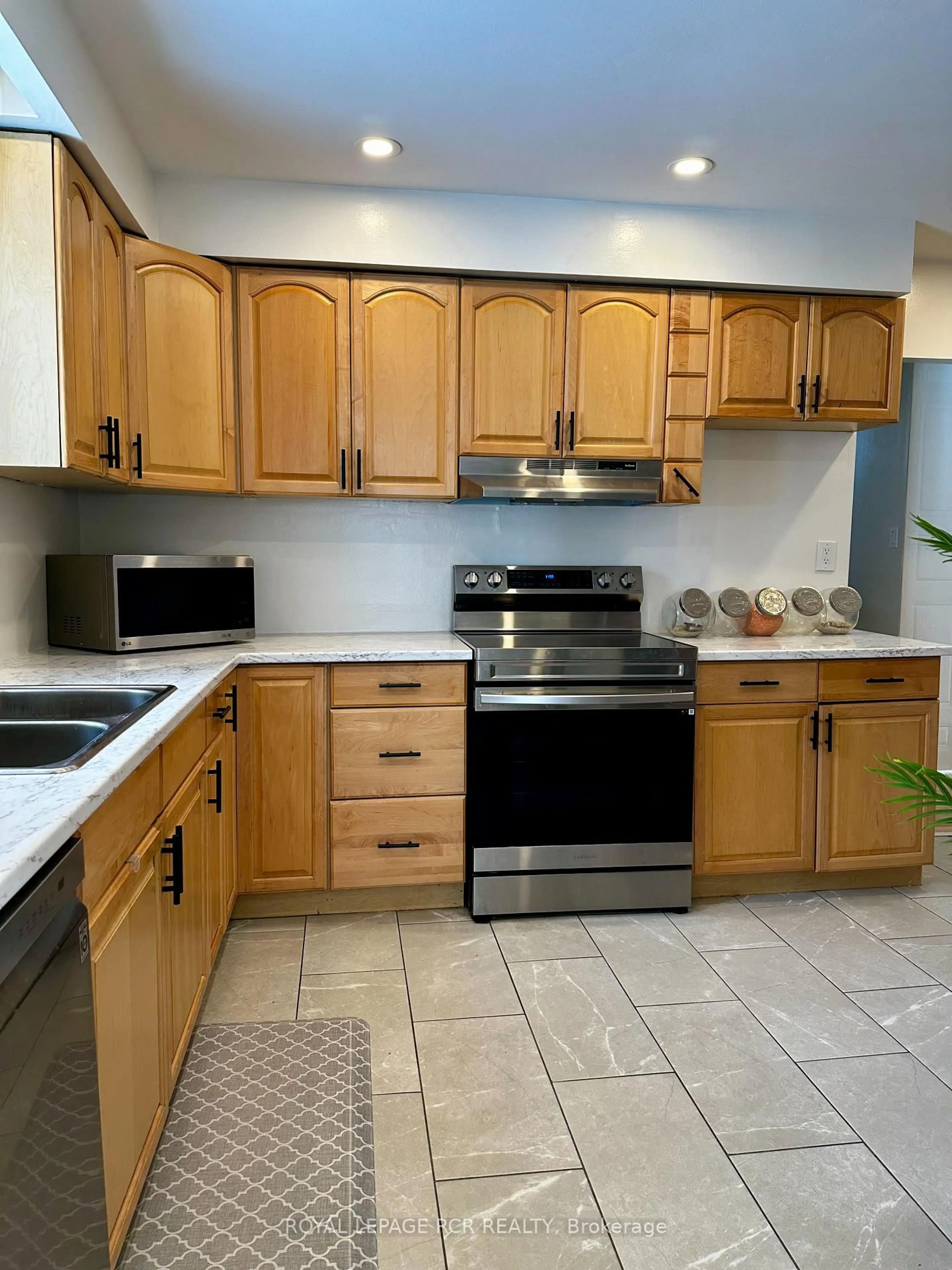 Standard kitchen, unknown for 95 Crozier St, East Luther Grand Valley Ontario L9W 5N6