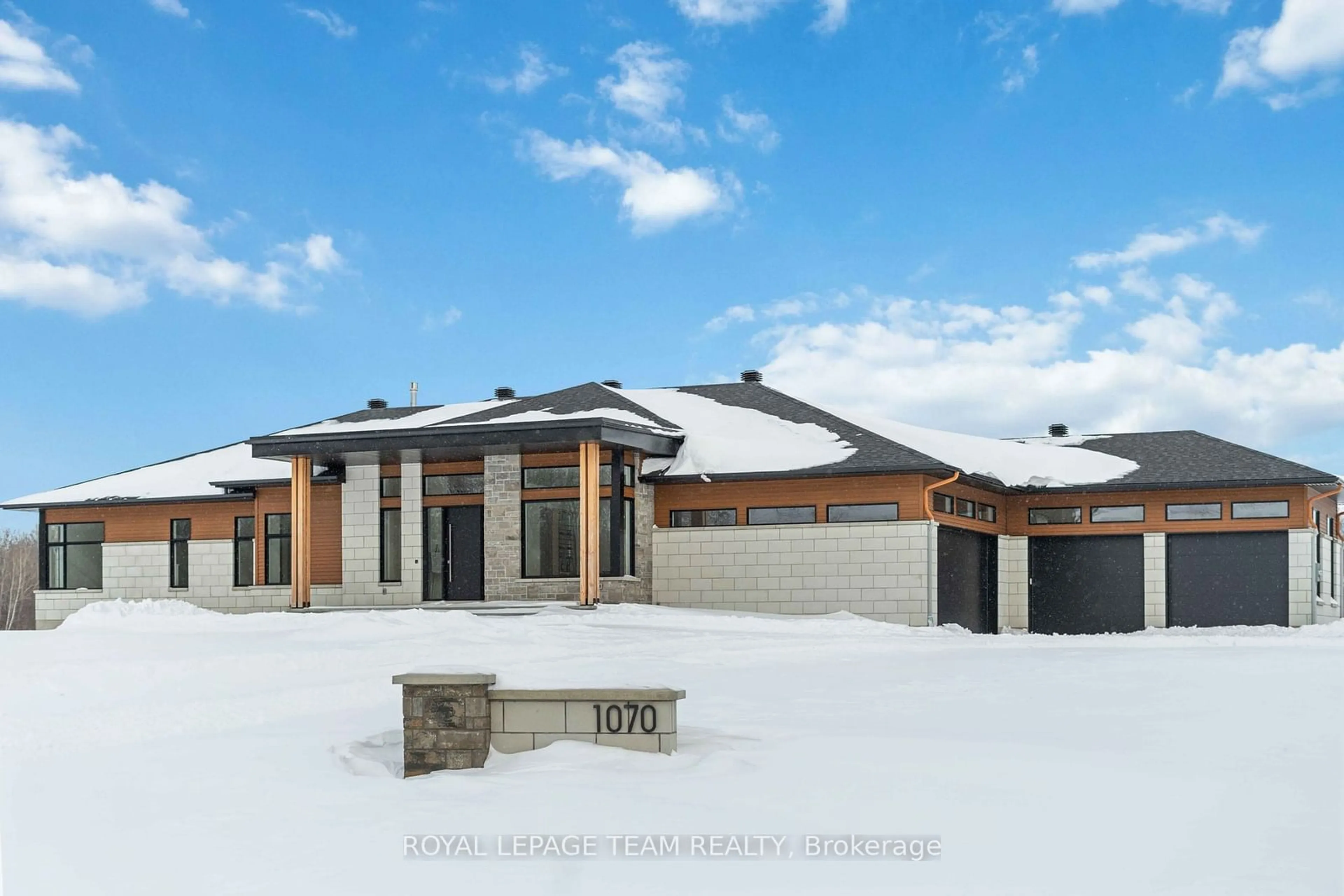 Home with brick exterior material, building for 1070 Green Jacket Cres, Greely Ontario K4P 0G6