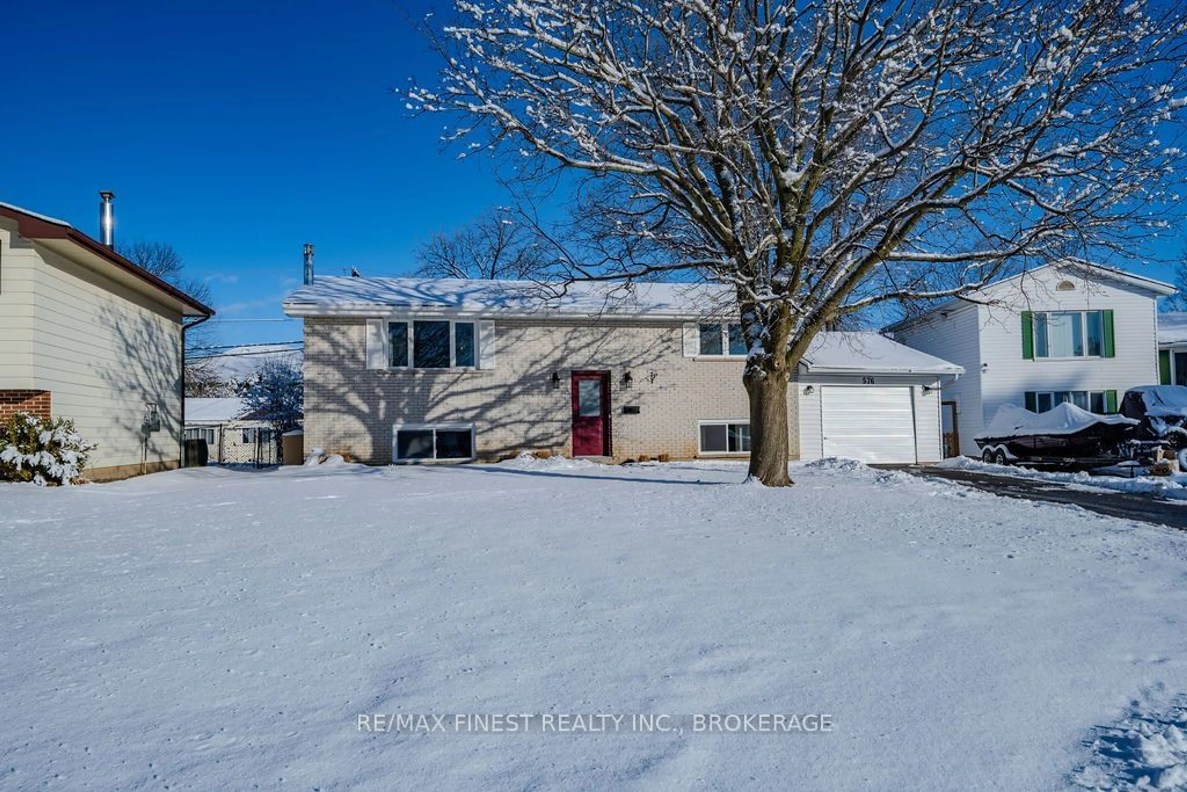 A pic from outside/outdoor area/front of a property/back of a property/a pic from drone, street for 576 Chesham Pl, Kingston Ontario K7M 5T5