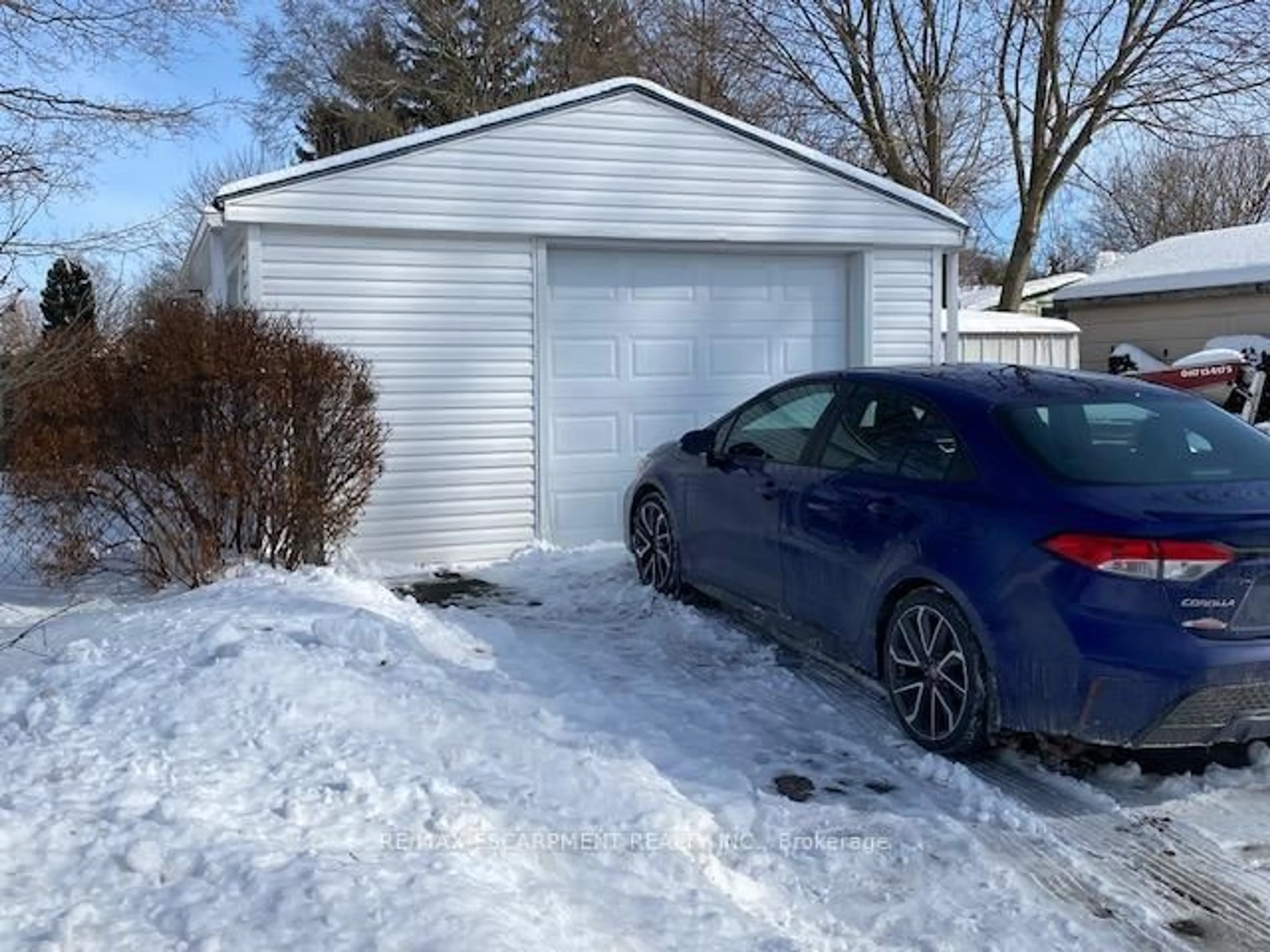 Indoor garage for 88 Aberdeen Ave, Brantford Ontario N3S 1S1