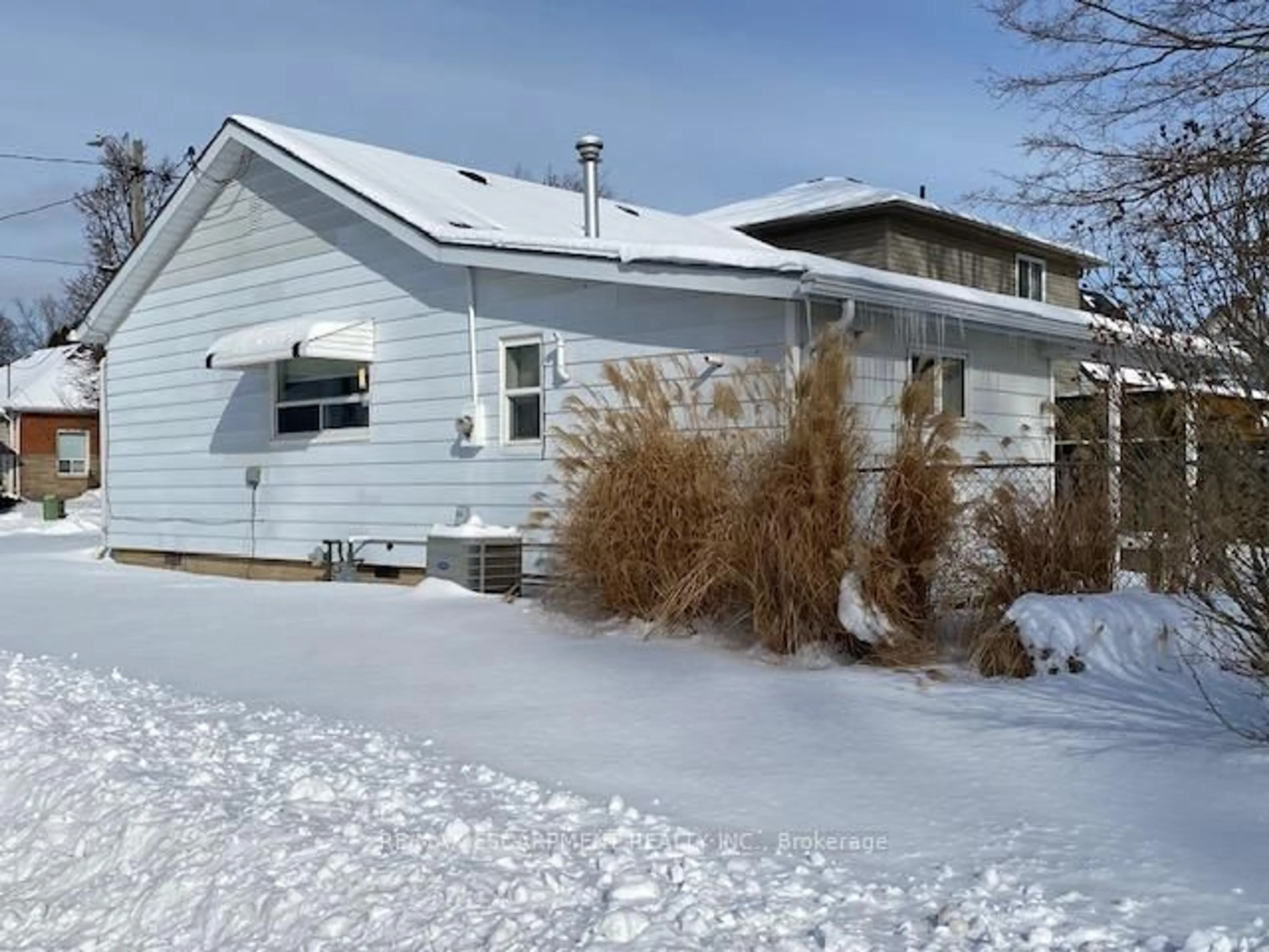 Home with vinyl exterior material, street for 88 Aberdeen Ave, Brantford Ontario N3S 1S1