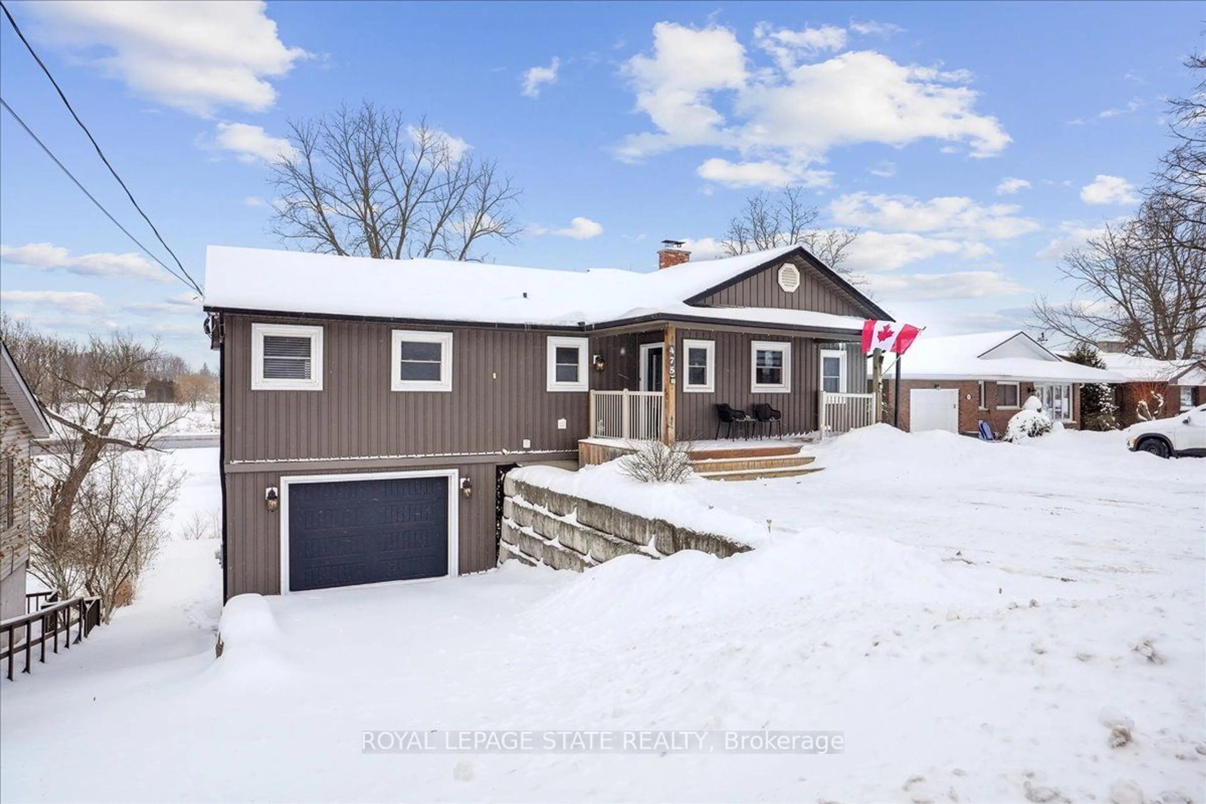 A pic from outside/outdoor area/front of a property/back of a property/a pic from drone, street for 475 Caithness St, Haldimand Ontario N3W 1E3