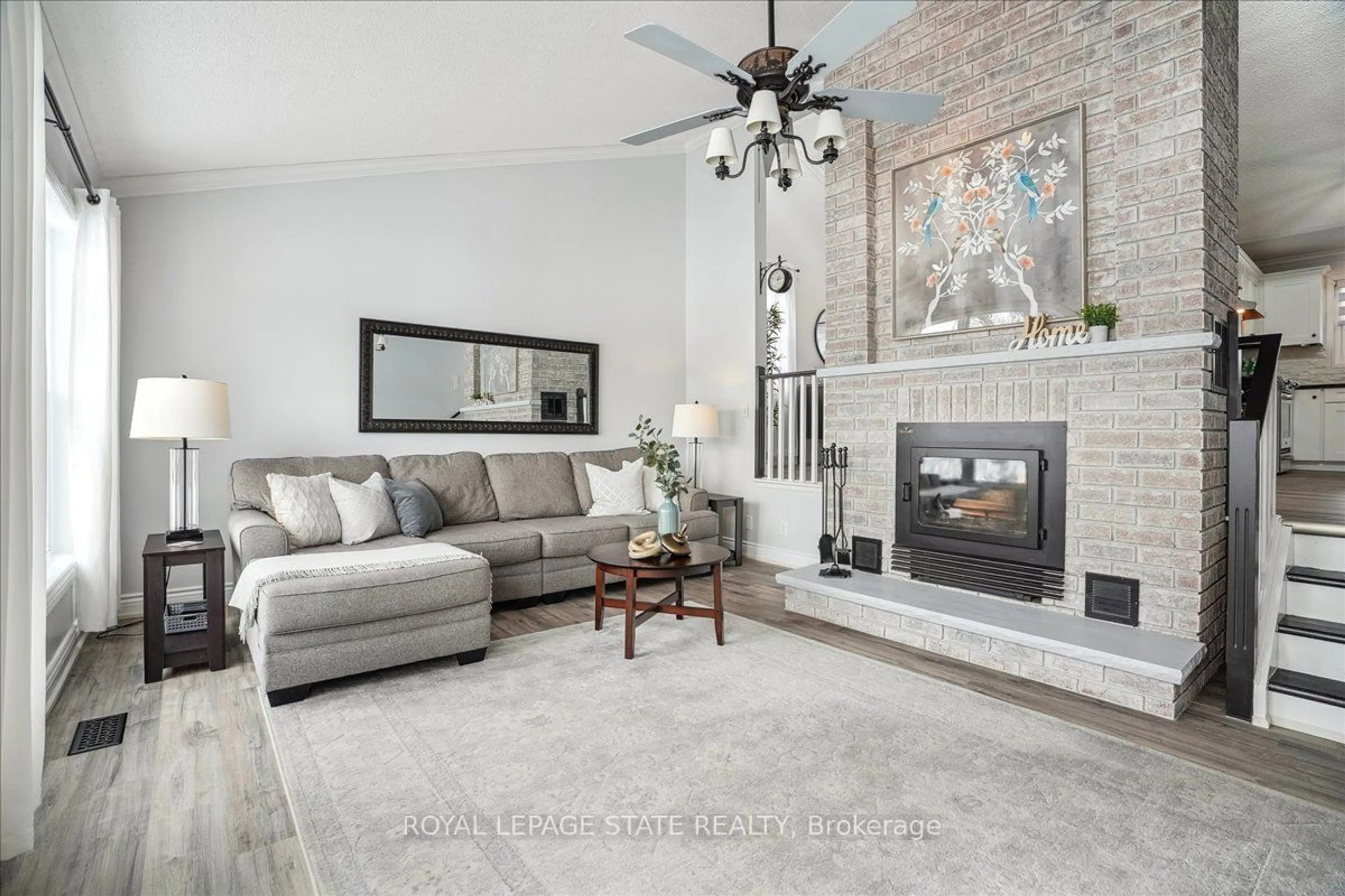 Living room with furniture, ceramic/tile floor for 475 Caithness St, Haldimand Ontario N3W 1E3