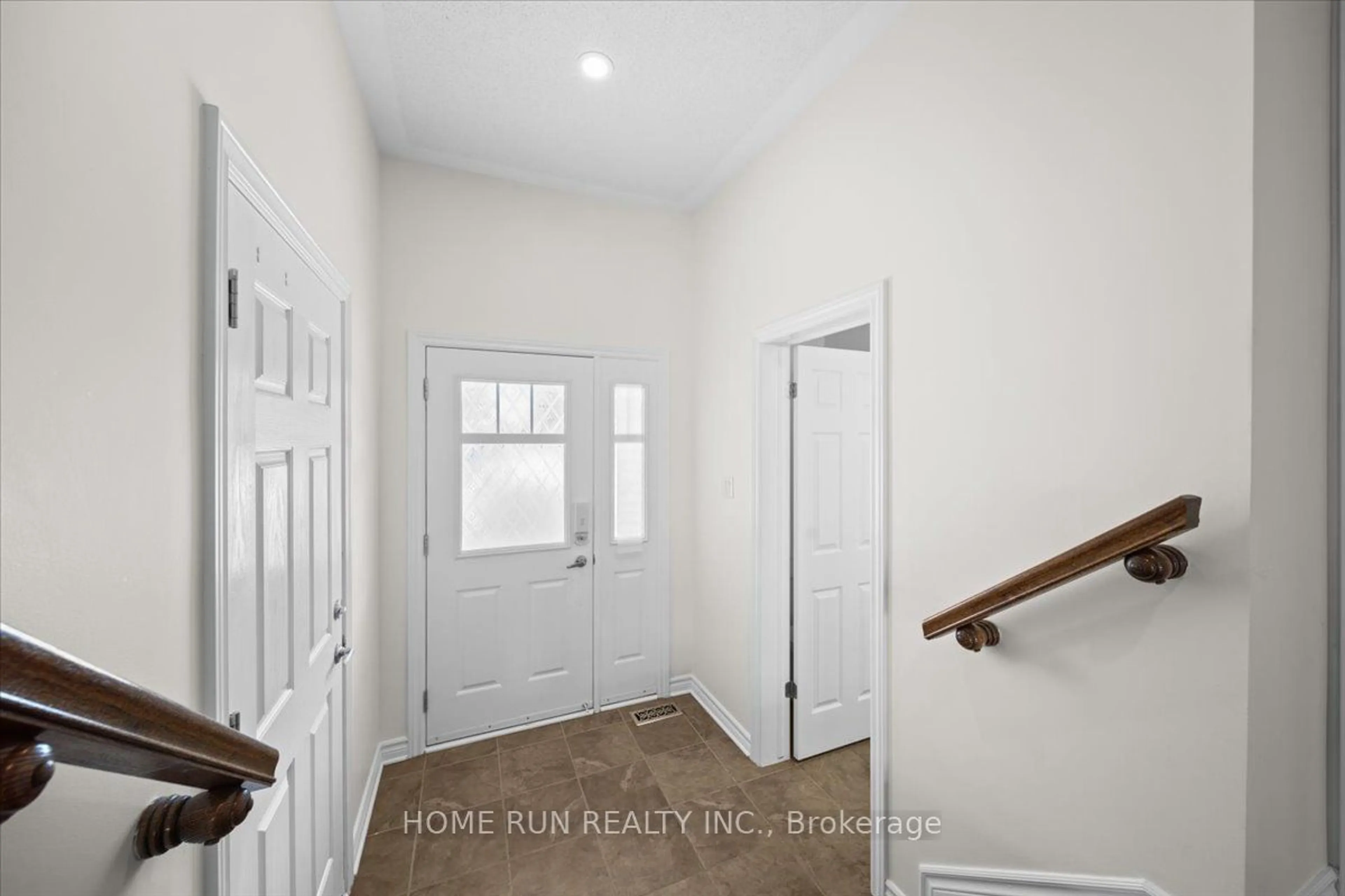 Indoor entryway for 143 Garrity Cres, Barrhaven Ontario K2J 3T5