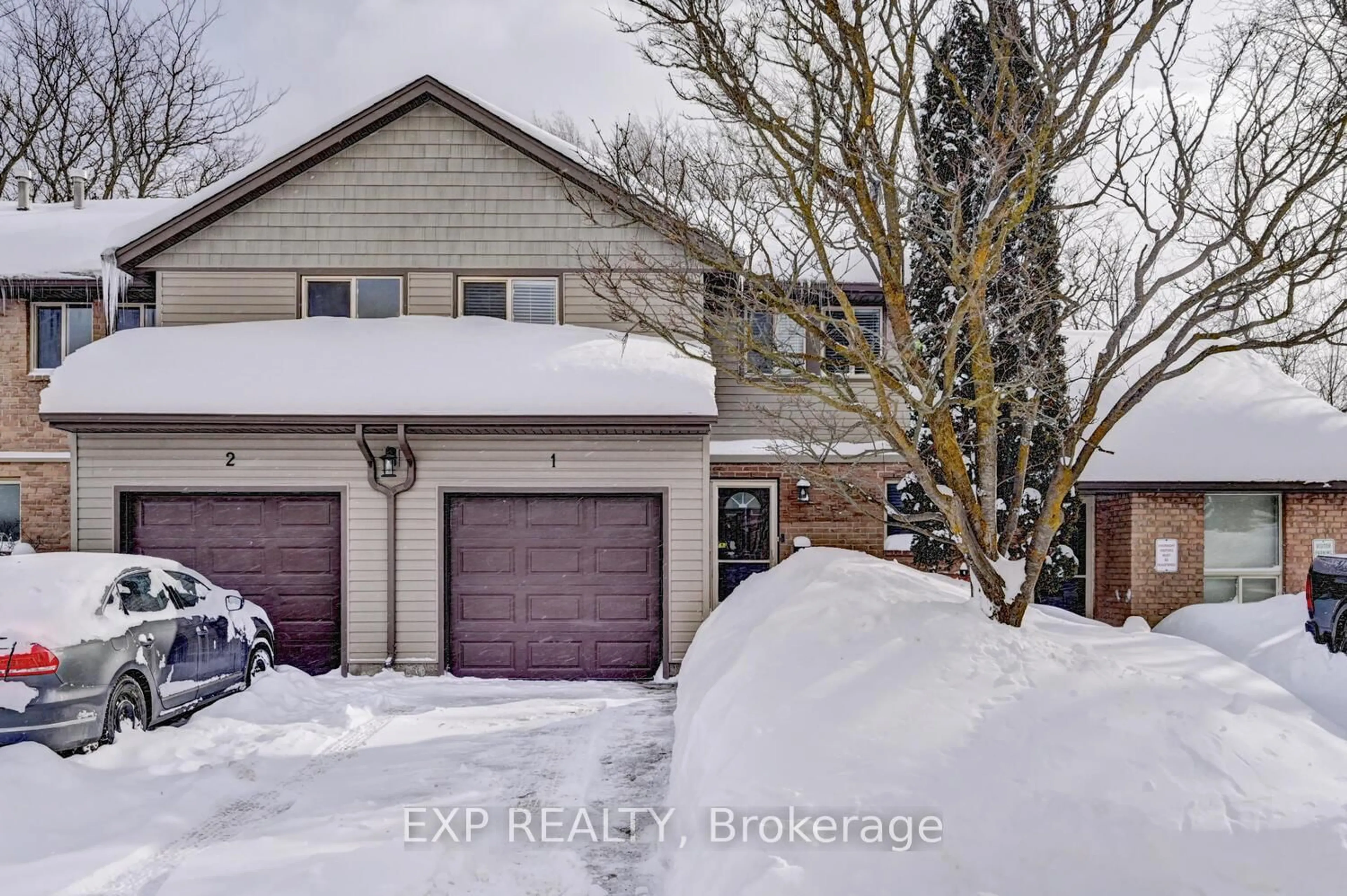 A pic from outside/outdoor area/front of a property/back of a property/a pic from drone, street for 35 WESTHEIGHTS Dr #1, Kitchener Ontario N2N 1S1