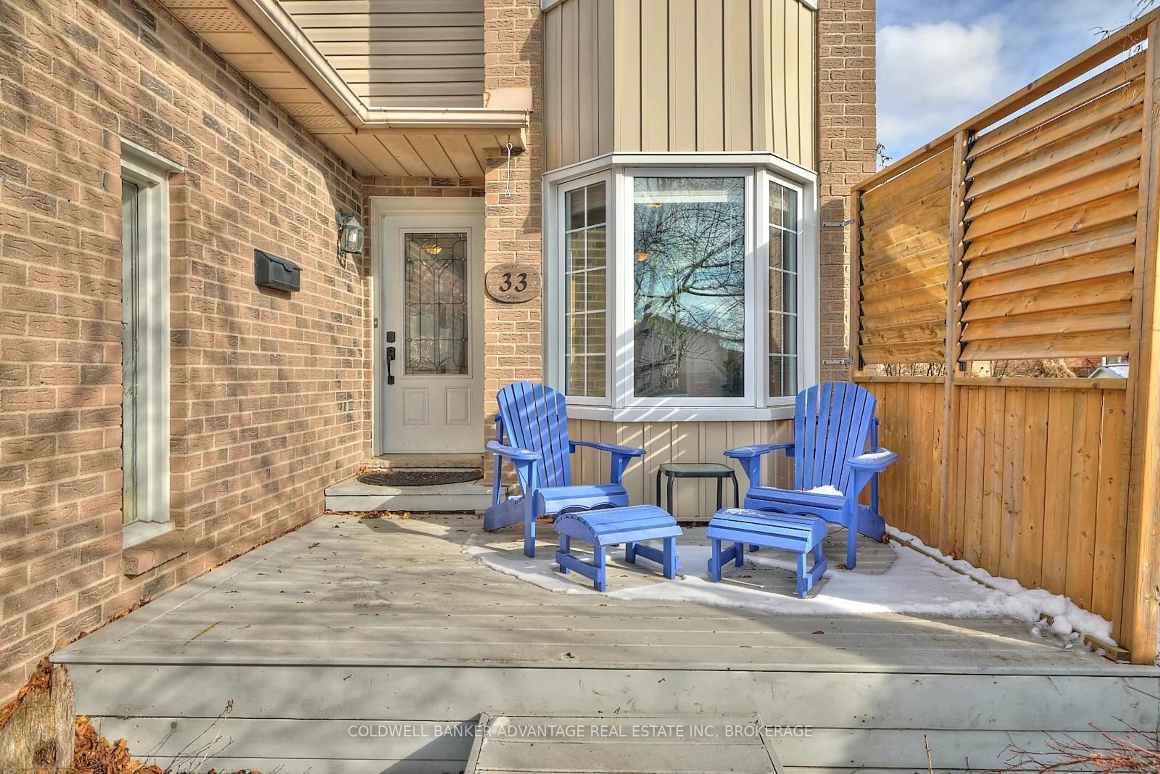 Patio, street for 33 Naples Crt, Thorold Ontario L2V 4S7