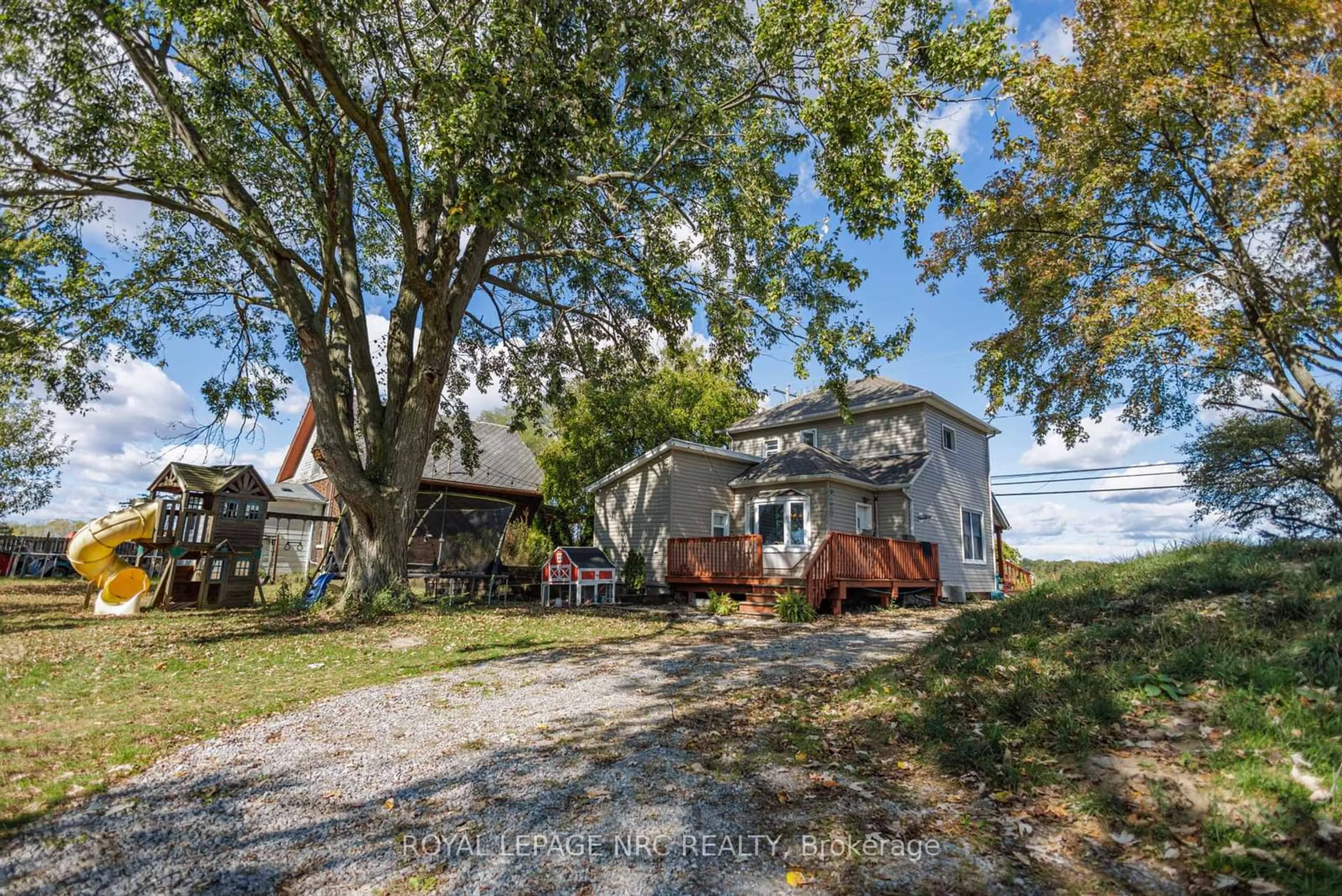 A pic from outside/outdoor area/front of a property/back of a property/a pic from drone, water/lake/river/ocean view for 714 Main St, Port Colborne Ontario L3K 5V4