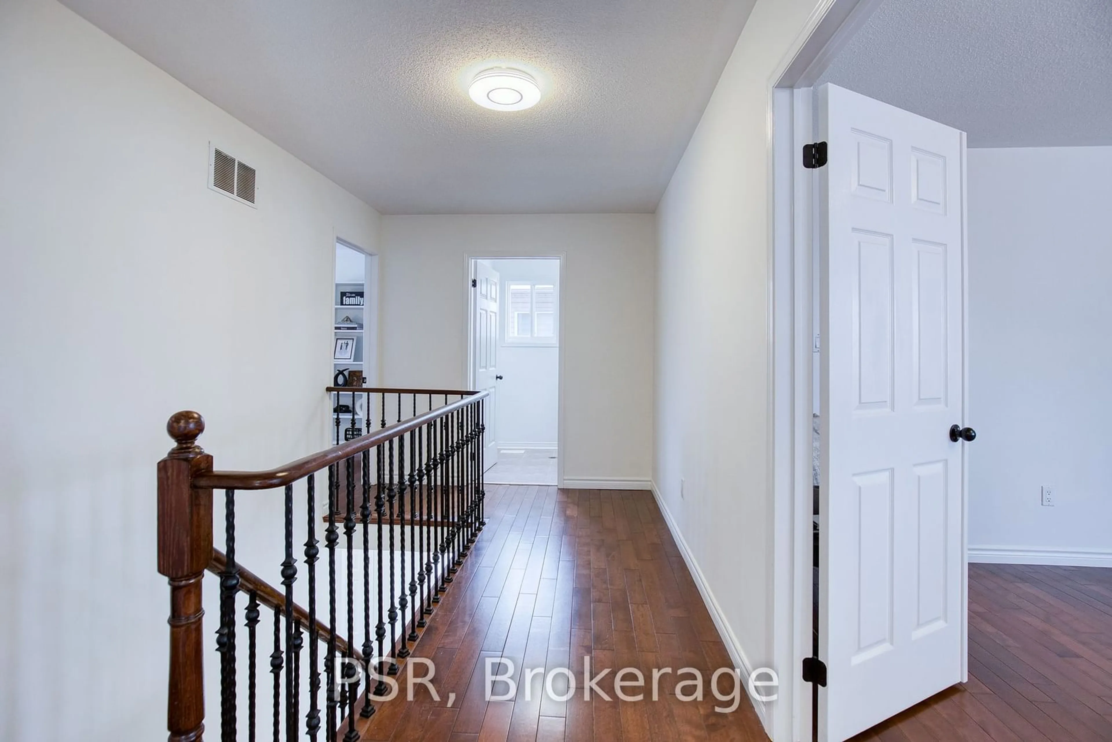 Indoor entryway for 23 Stoneman Crt, Cambridge Ontario N1P 1C9