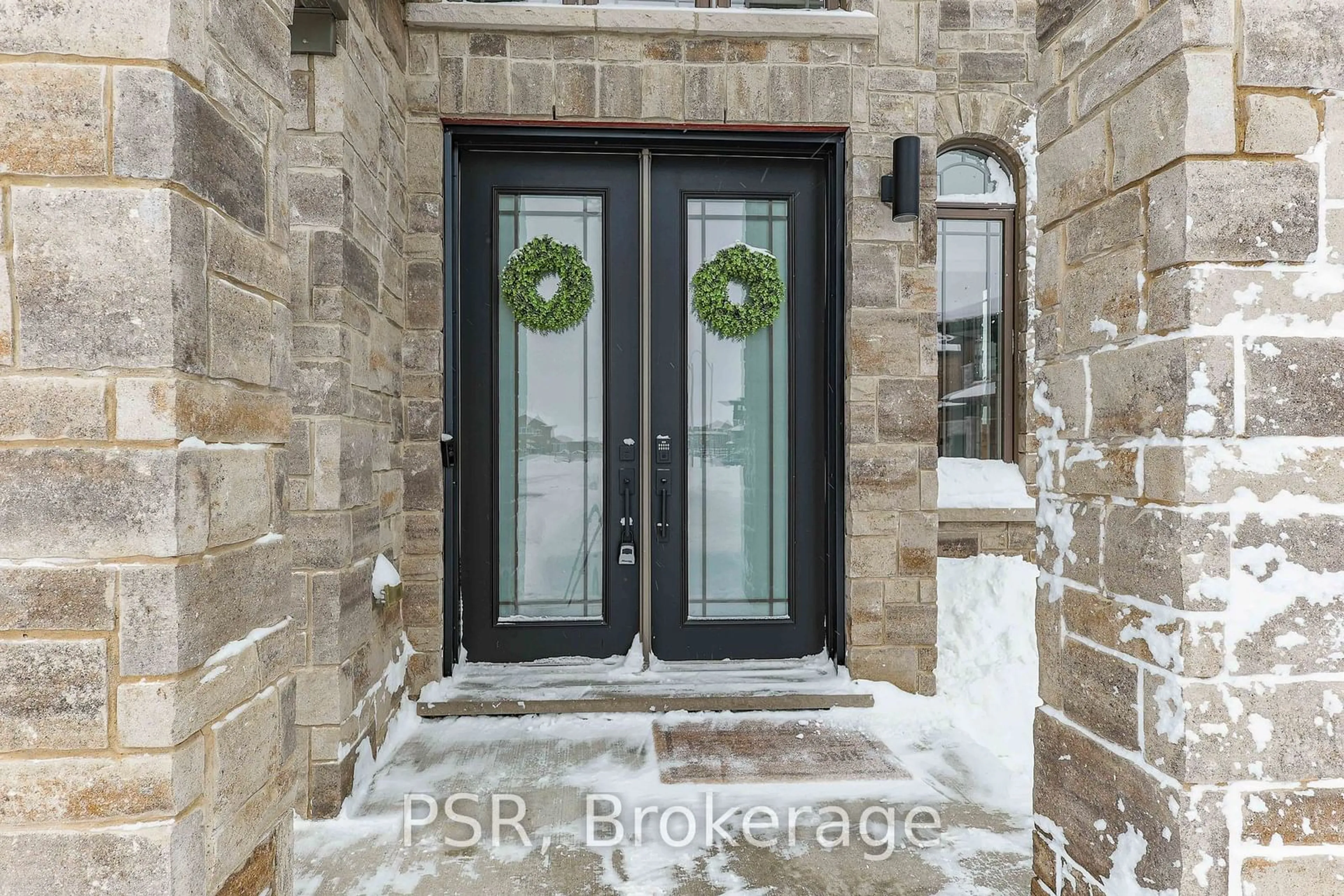 Indoor entryway for 36 Scanlon Pl, Hamilton Ontario L9K 0H5