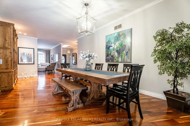 Additional property image - 715 Robson Rd