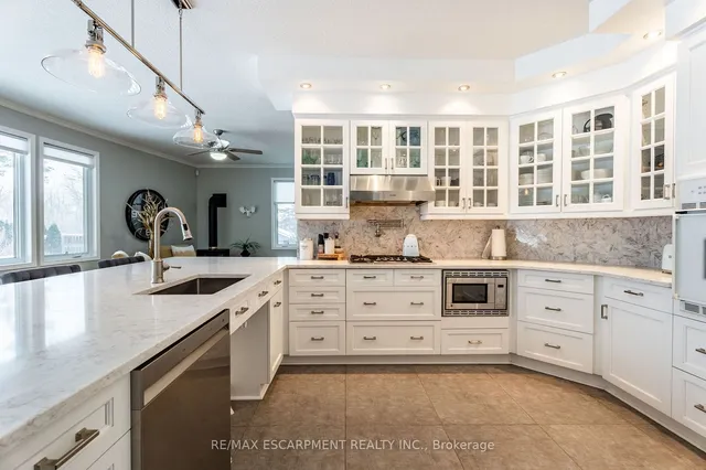 Additional property image - 715 Robson Rd