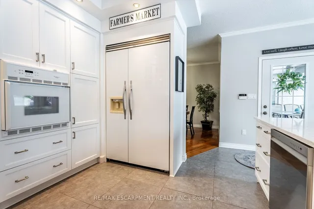 Additional property image - 715 Robson Rd