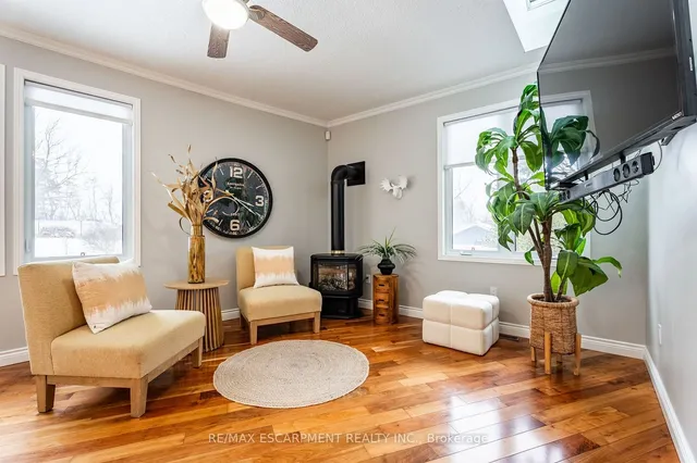 Additional property image - 715 Robson Rd