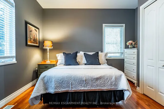 Additional property image - 715 Robson Rd