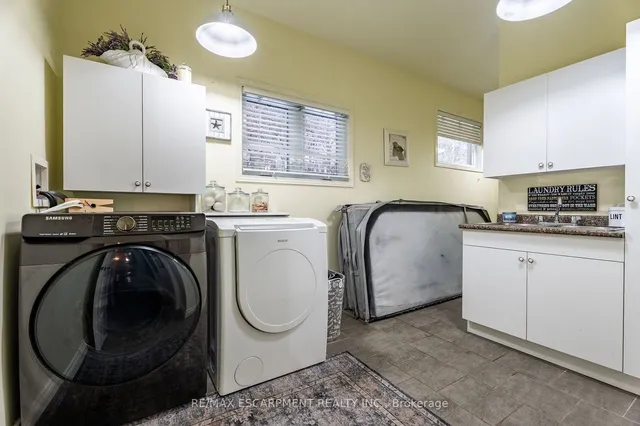 Additional property image - 715 Robson Rd