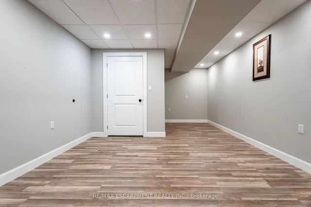 Additional property image - 715 Robson Rd