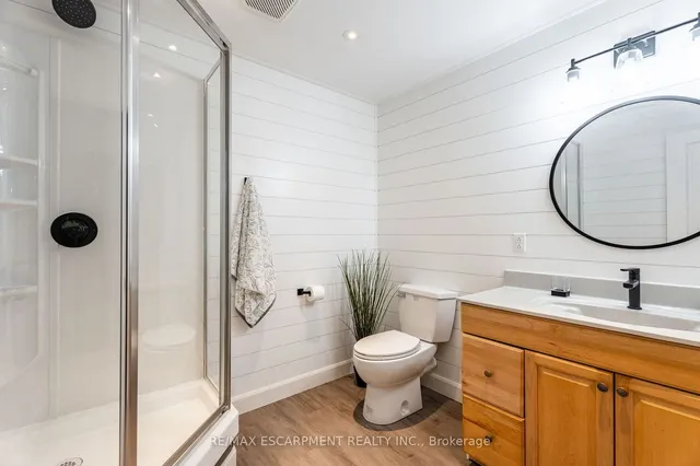 Additional property image - 715 Robson Rd